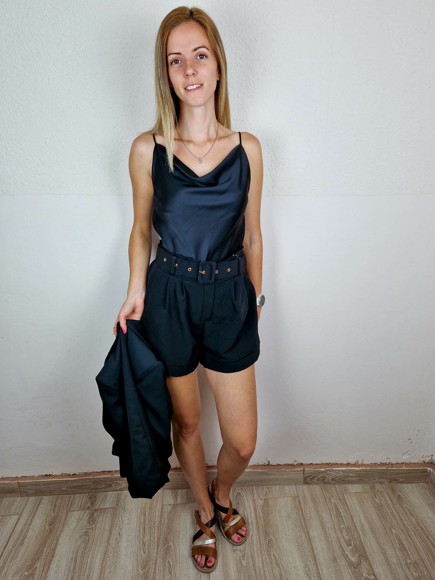 Cristina fekete elegáns rövidnadrág állítható övvel