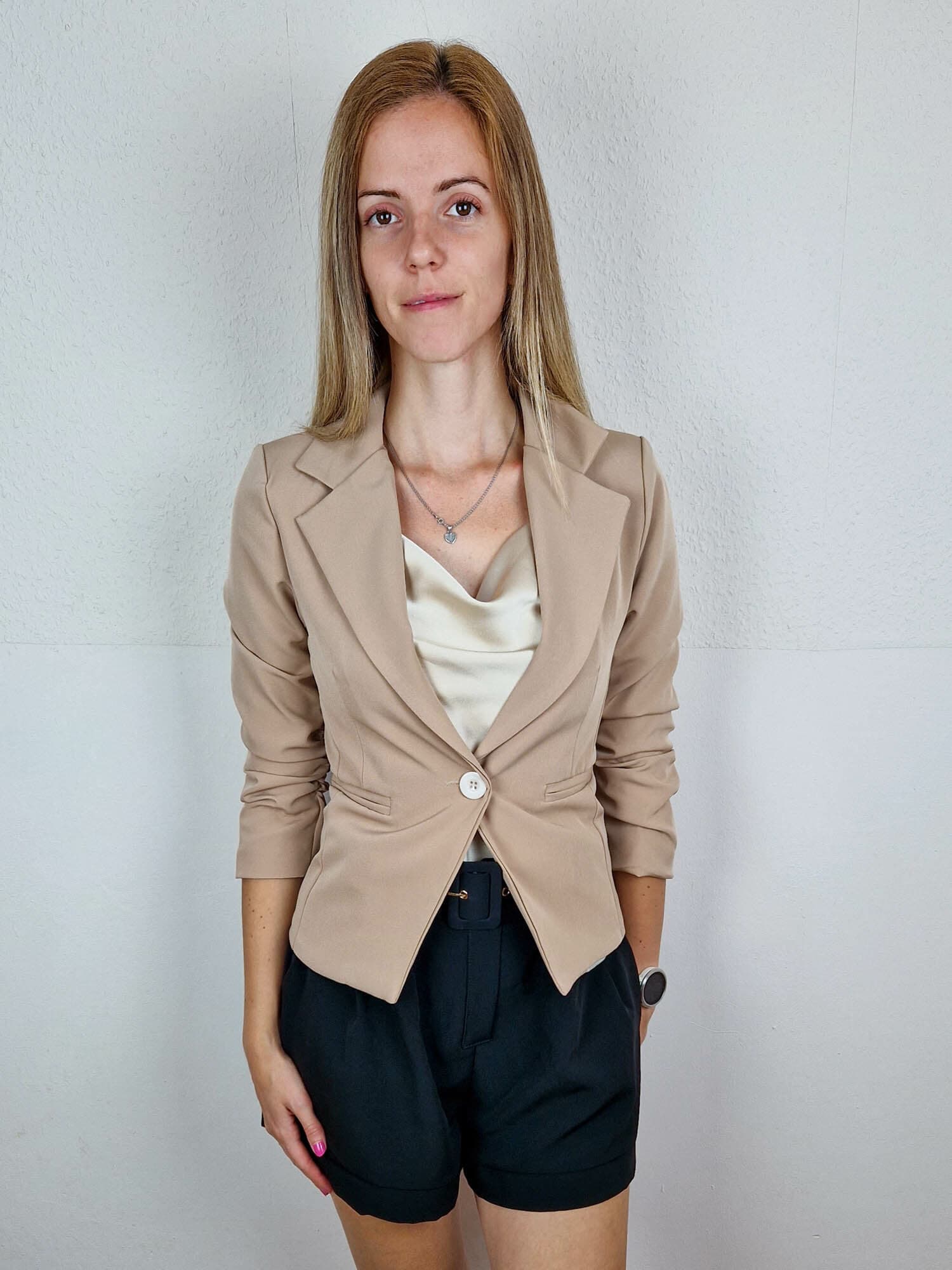 Heni pezsgőszínű szatén top köves pánttal – elegáns női felső