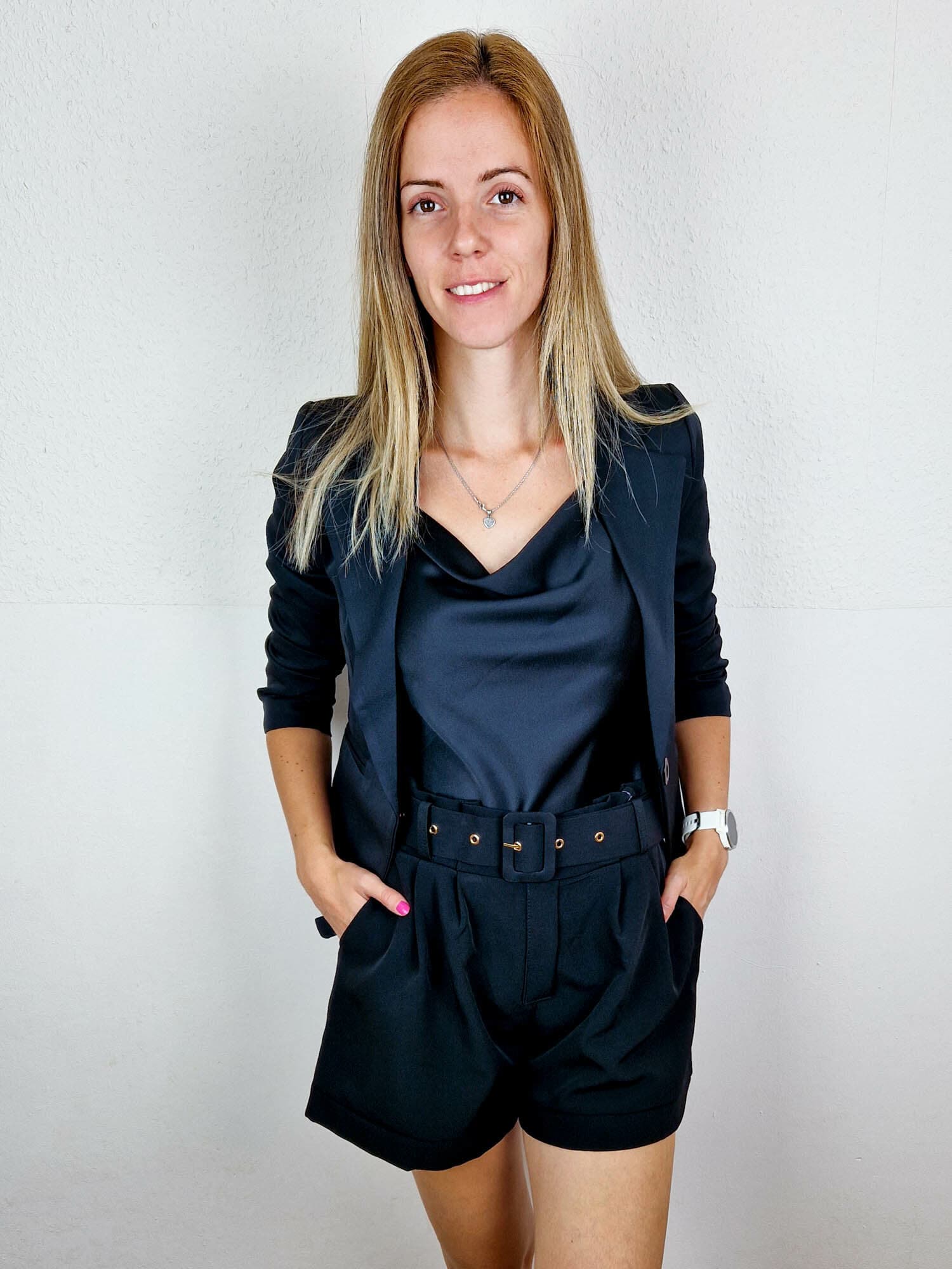 Heni fekete szatén top köves pánttal – elegáns női felső