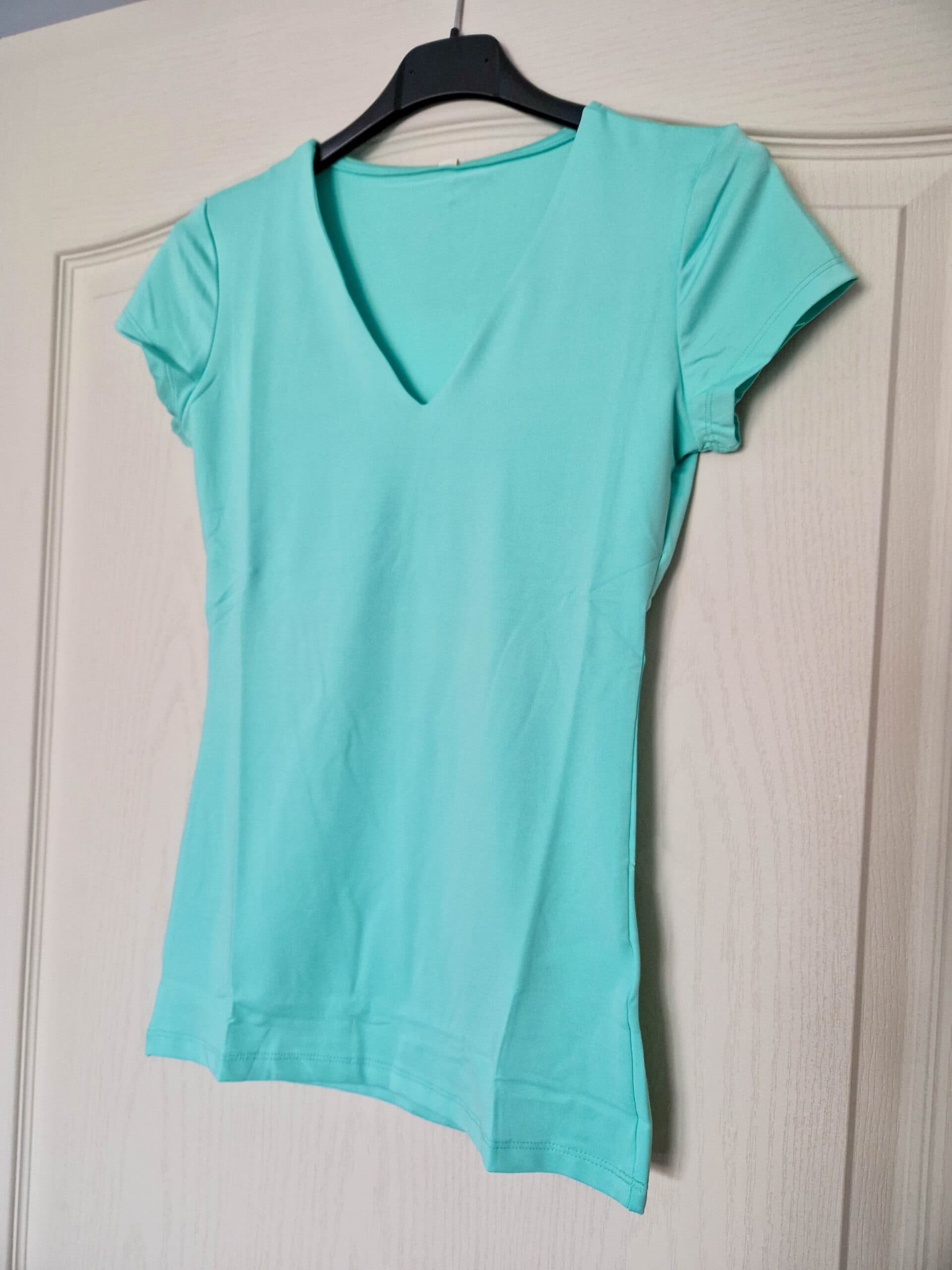 love-sotet-menta-rovid-ujju-v-nyaku-basic-felso-1