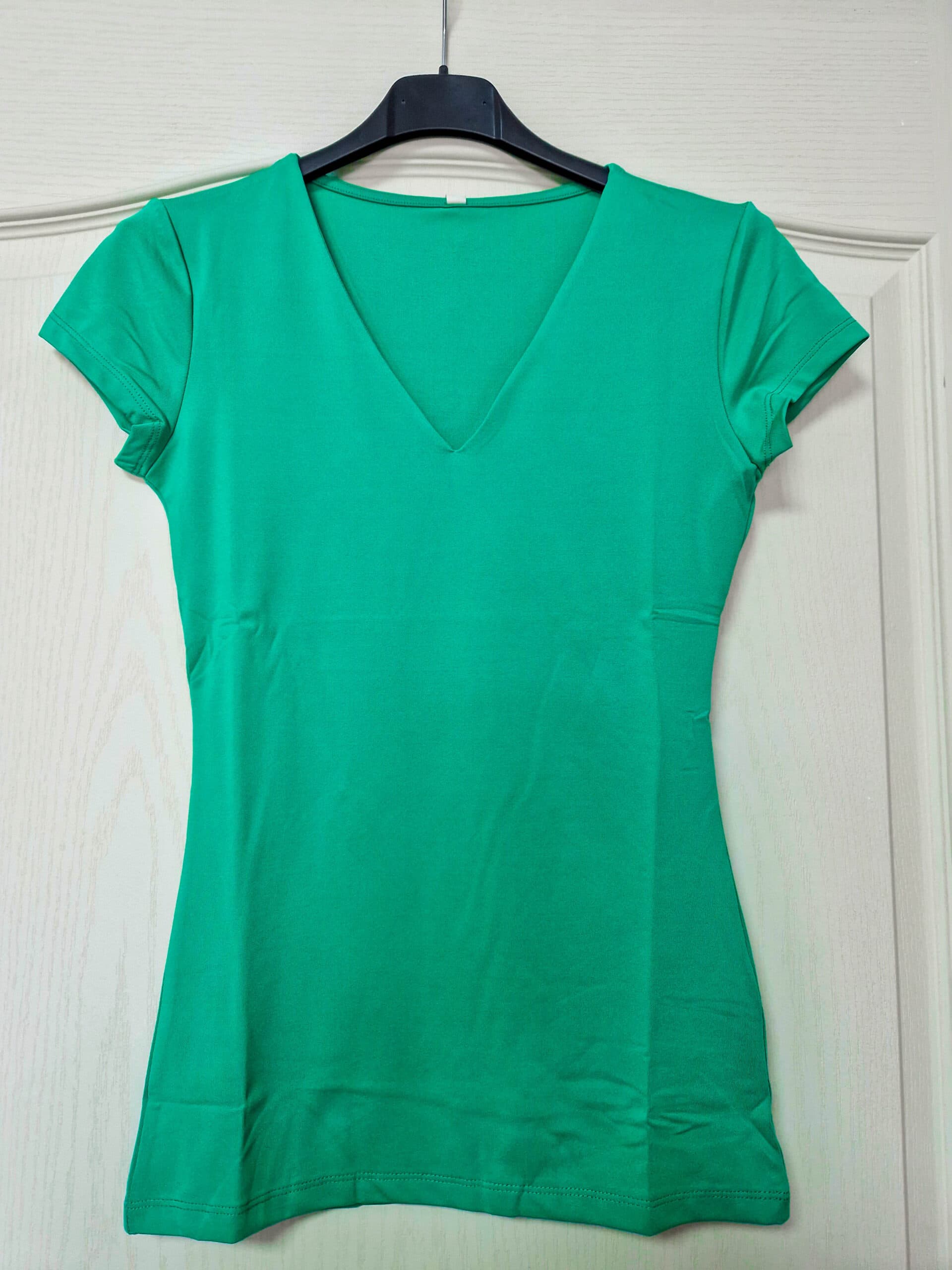 love-zold-rovid-ujju-v-nyaku-basic-felso-1