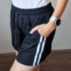 sporty-feher-csikos-fekete-zsebes-rovidnadrag-11
