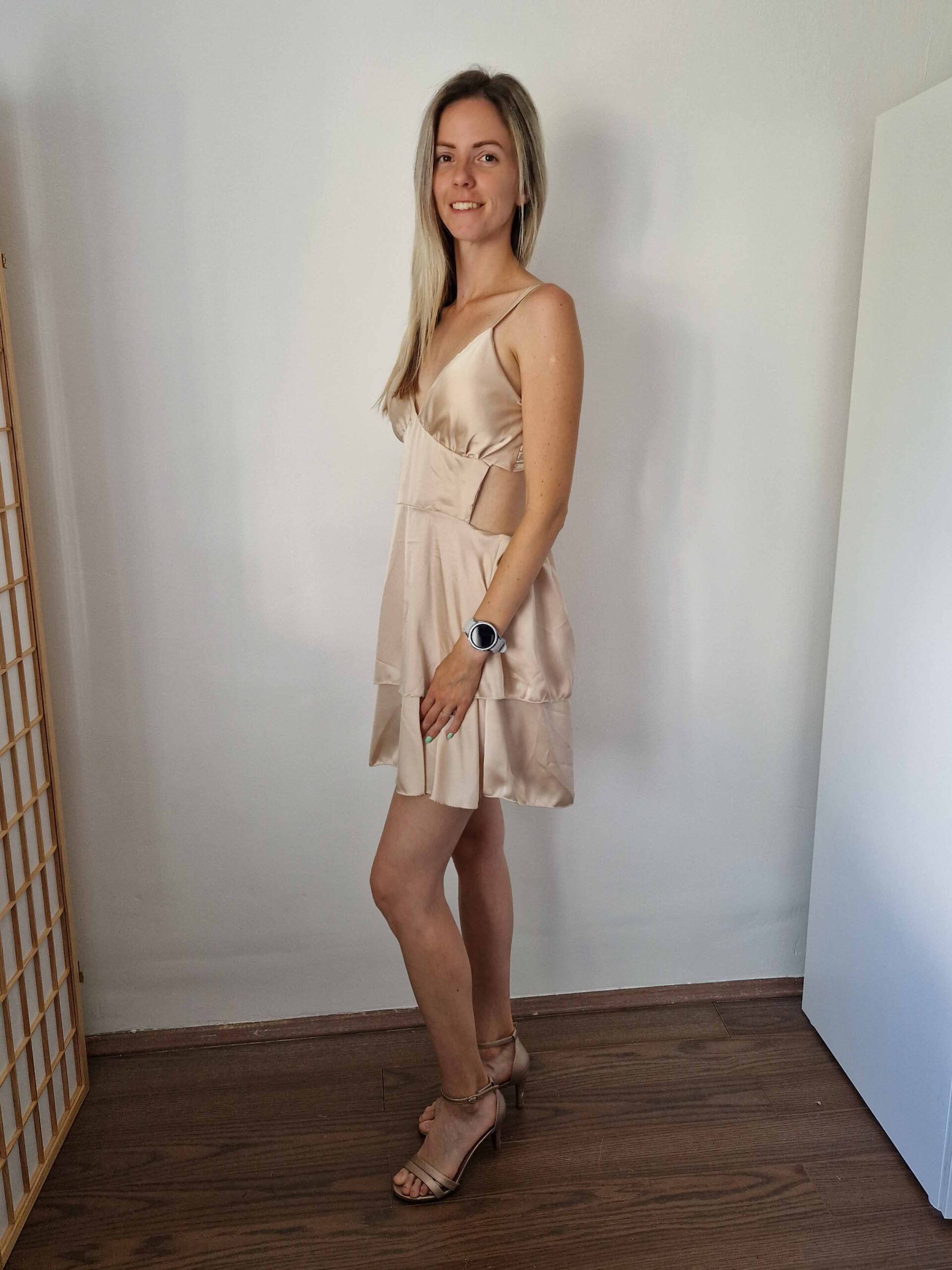 linda-pezsgo-szinu-szaten-hatul-kivagott-alkalmi-ruha-15