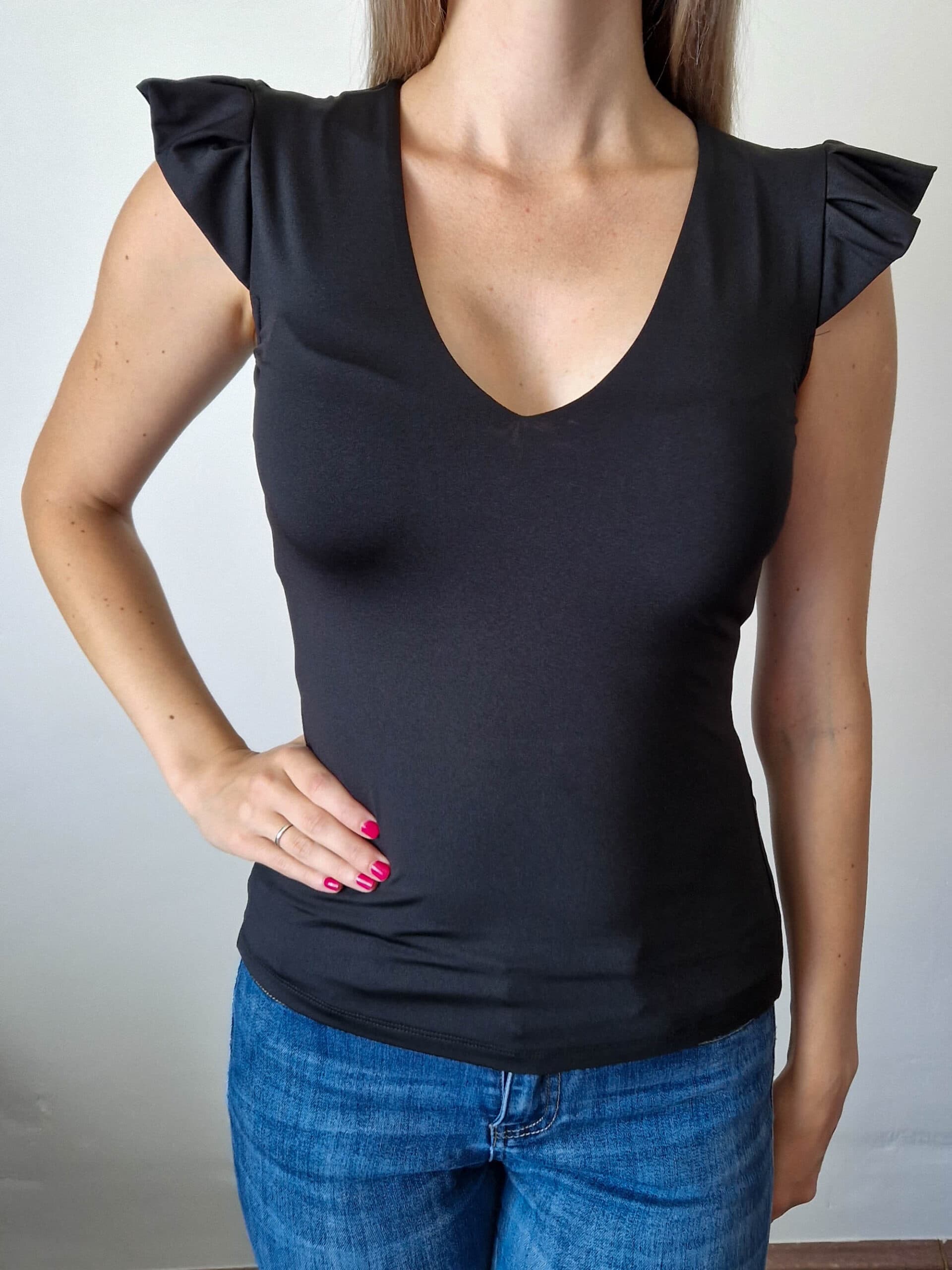 love-fodros-vallu-ujjatlan-fekete-felso-4