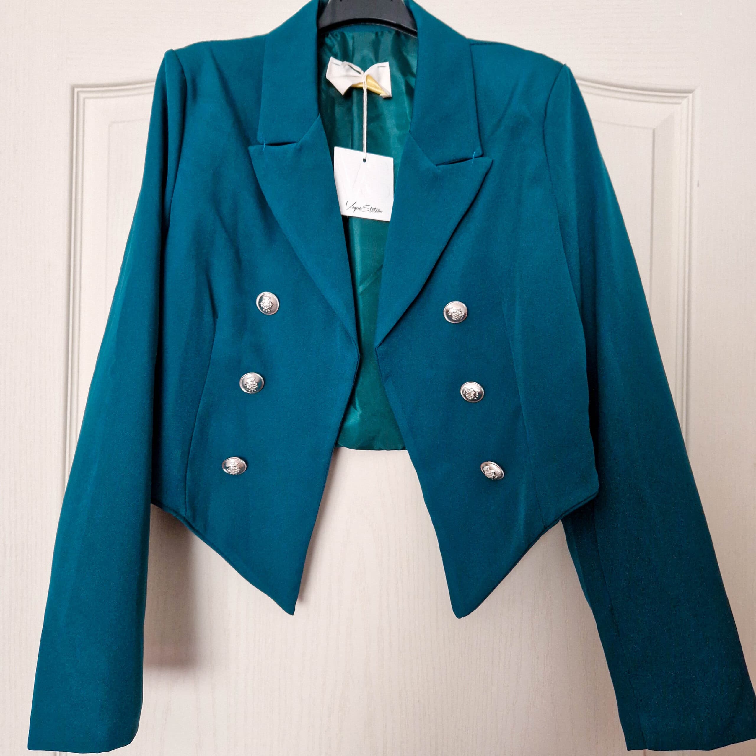 oliva-petrol-rovid-blezer-diszgombokkal-1