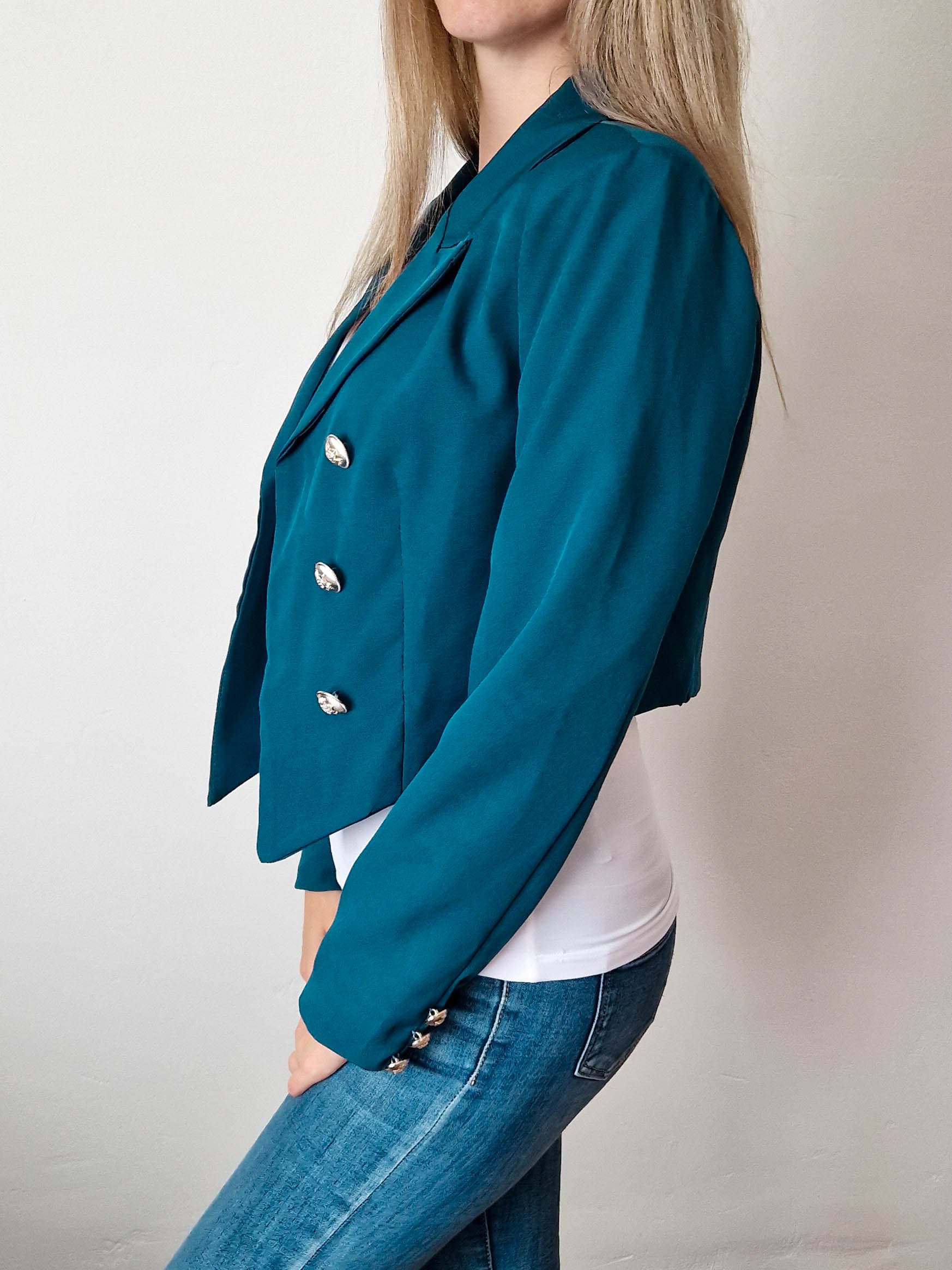 oliva-petrol-rovid-blezer-diszgombokkal-3