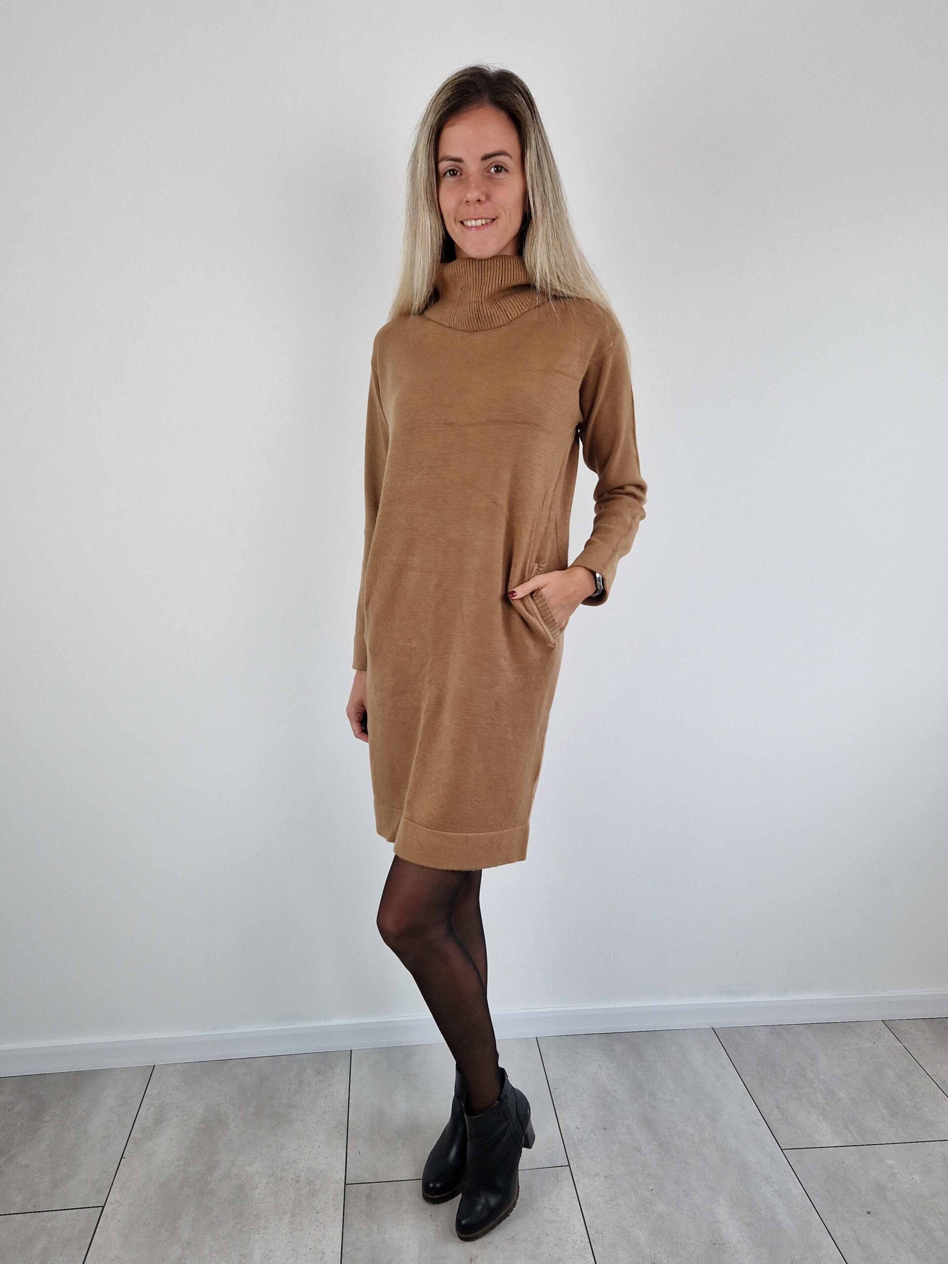 Carol zsebes, pihepuha, kötött barna ruha