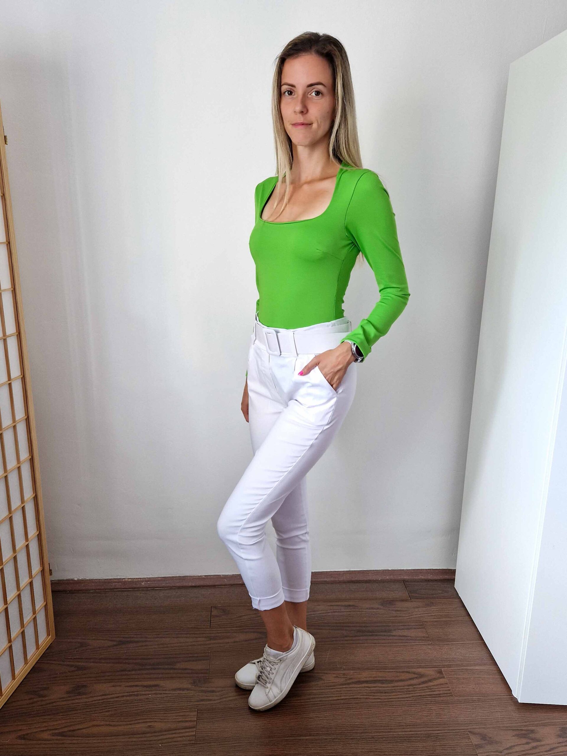niki-zold-dekoltalt-body-15