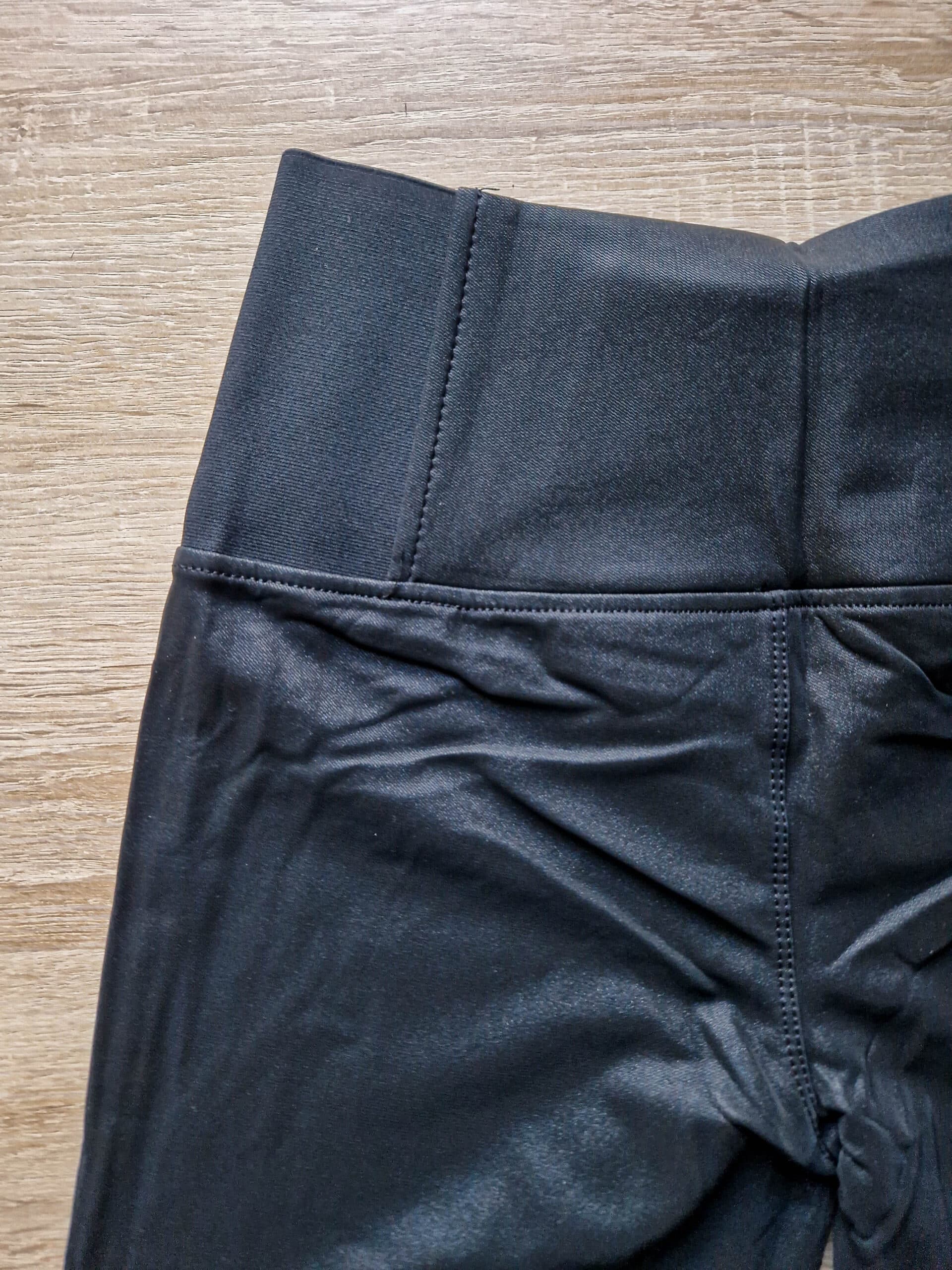 andi-fekete-belelt-thermo-leggings-gumis-derekkal-11