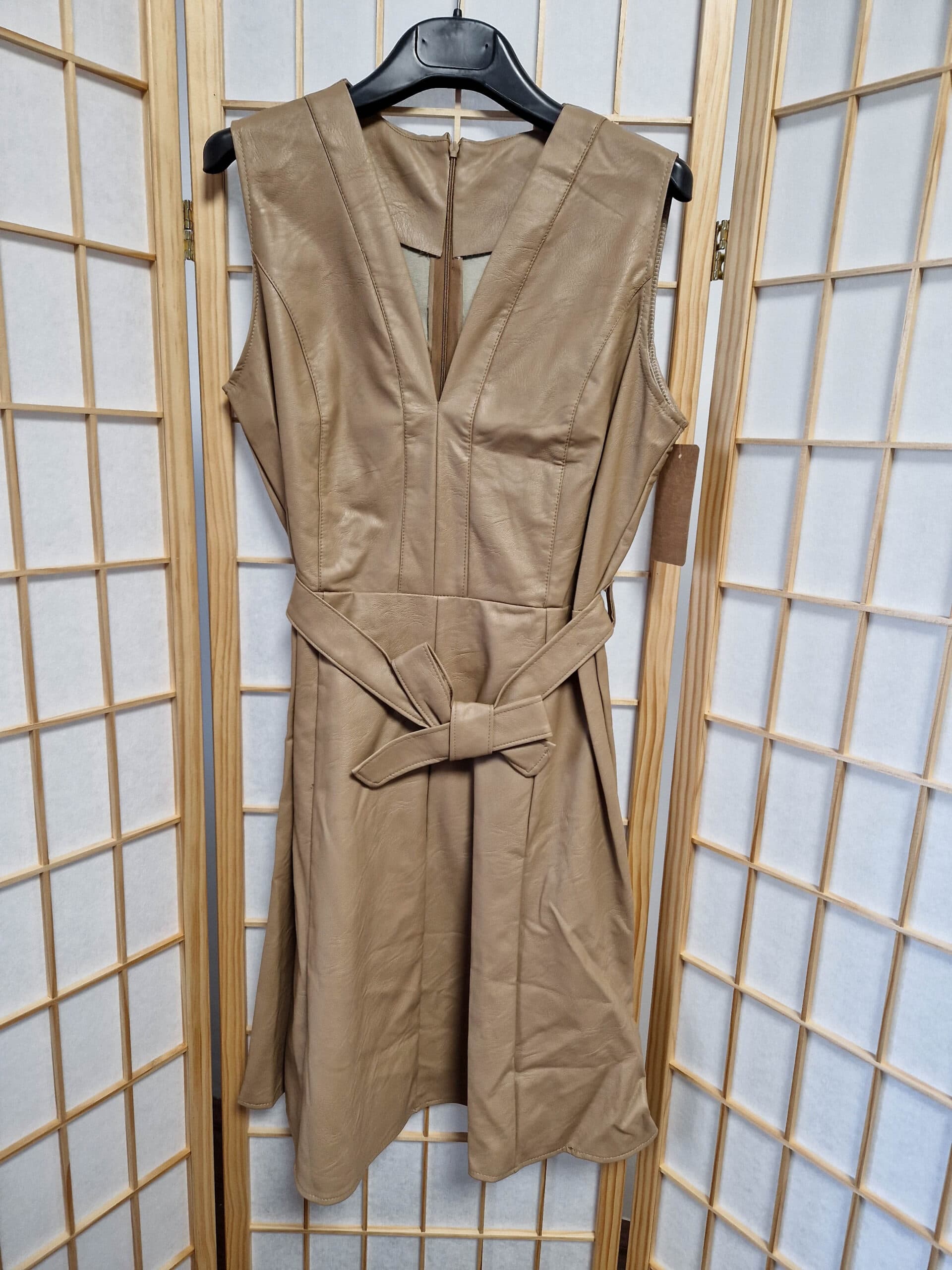 maddie-barna-borhatasu-ruha-derekan--megkotheto-1