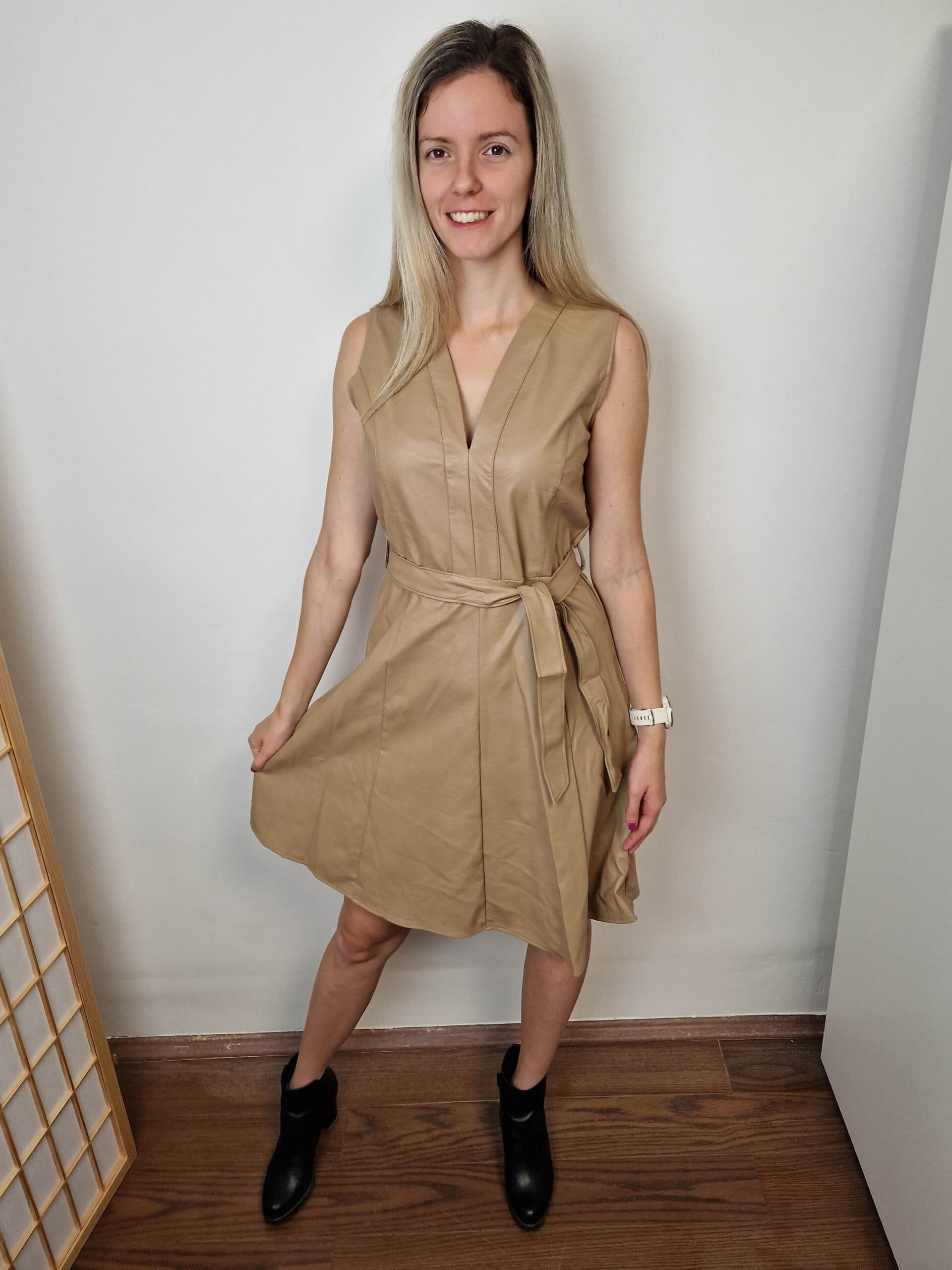 maddie-barna-borhatasu-ruha-derekan-megkotheto-13