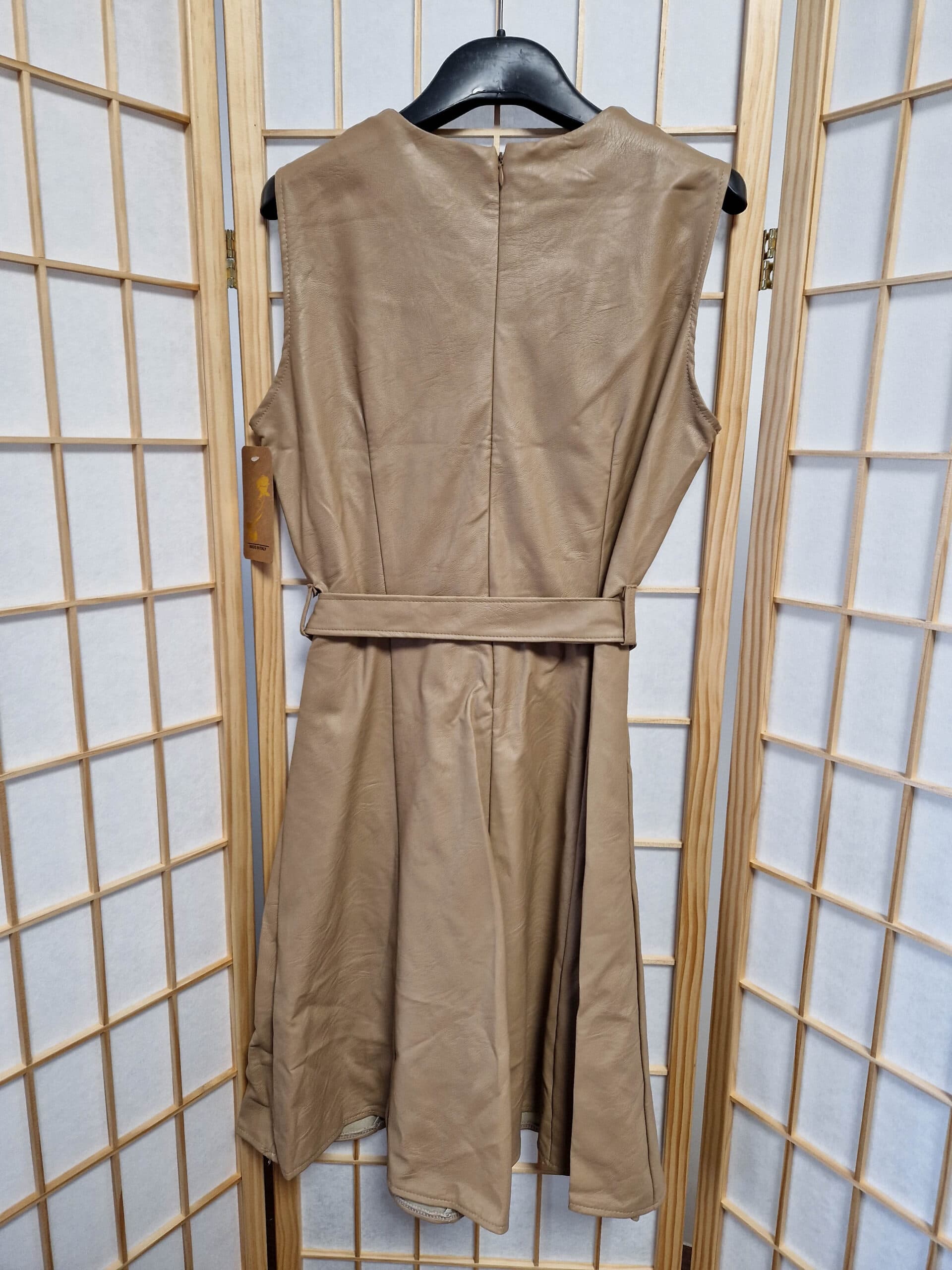 maddie-barna-borhatasu-ruha-derekan--megkotheto-2