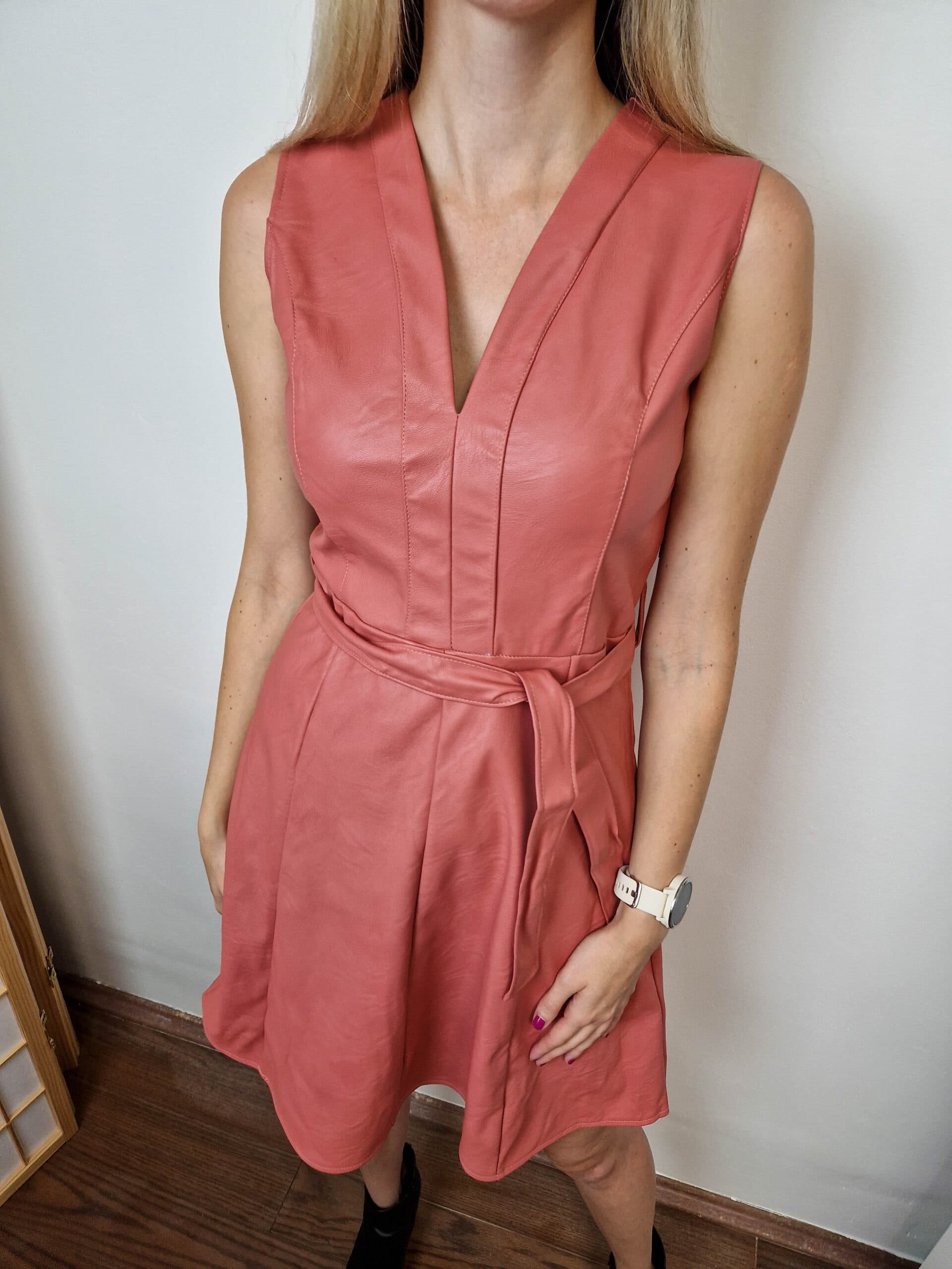 maddie-rozsaszin-borhatasu-ruha-derekan-megkotheto-13