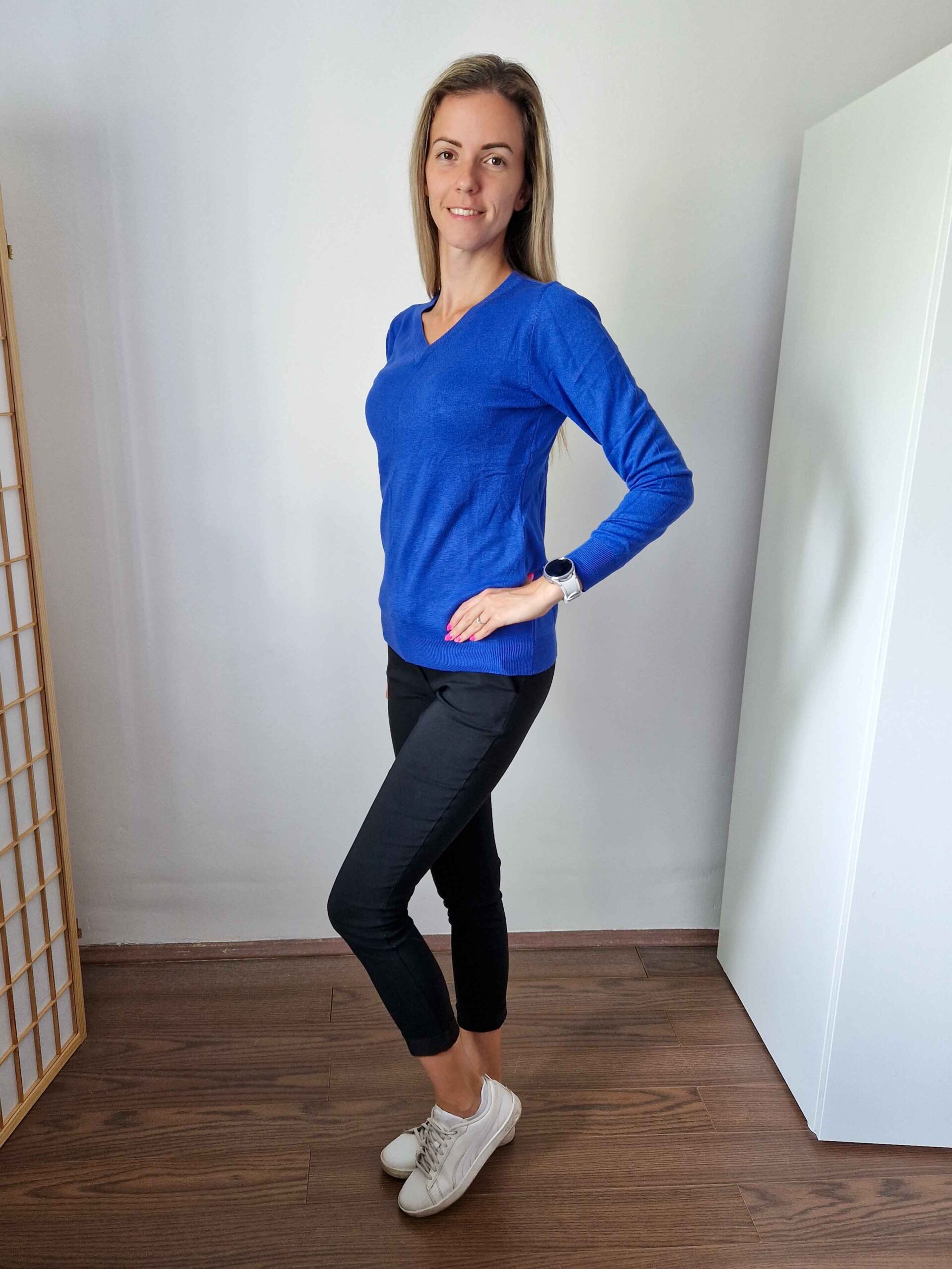 tia-kiralykek-puha-finomkotott-v-nyaku-pulover-23