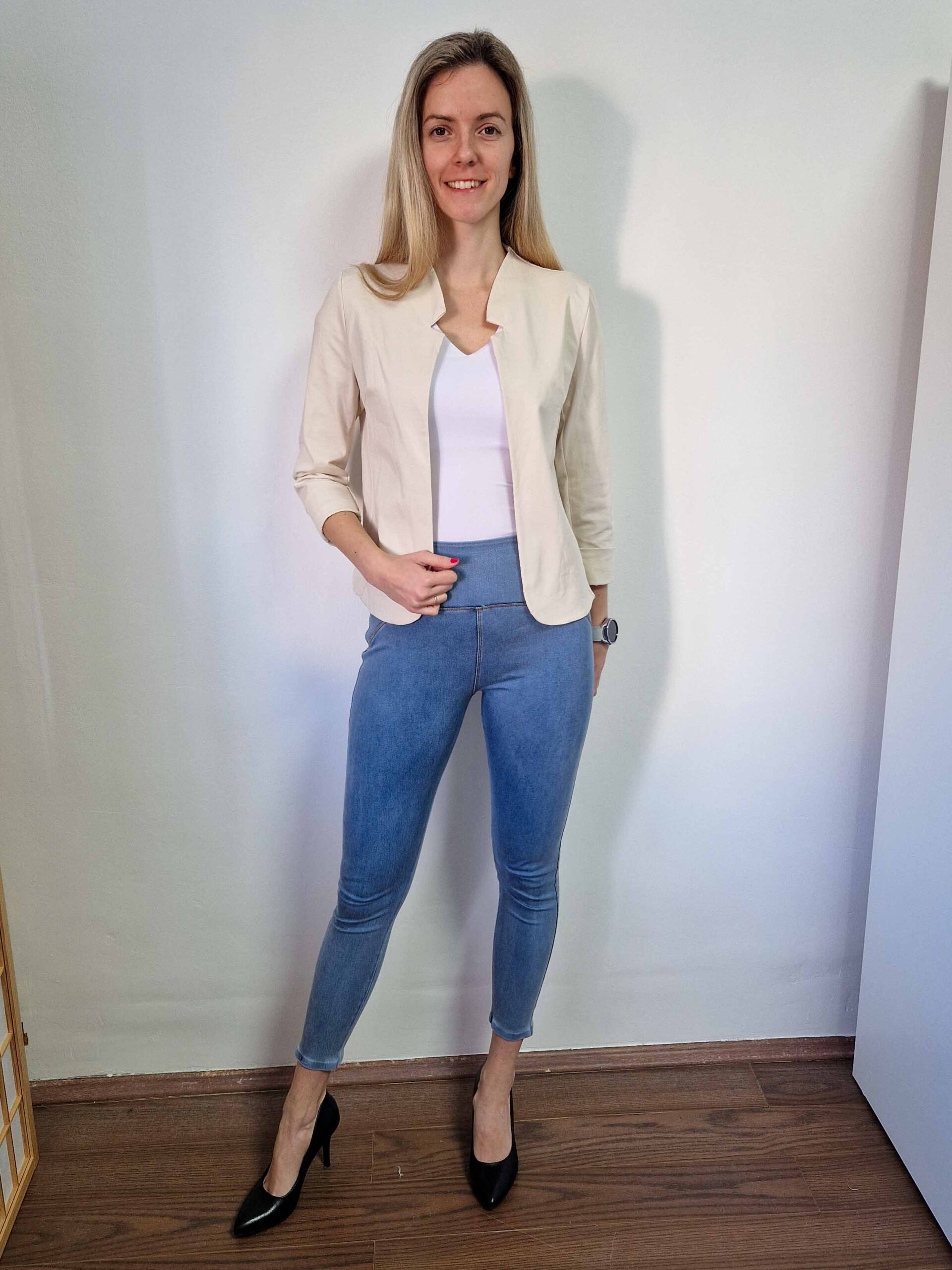 Camilla krémszínű elegáns blézer – karcsúsító fazonnal