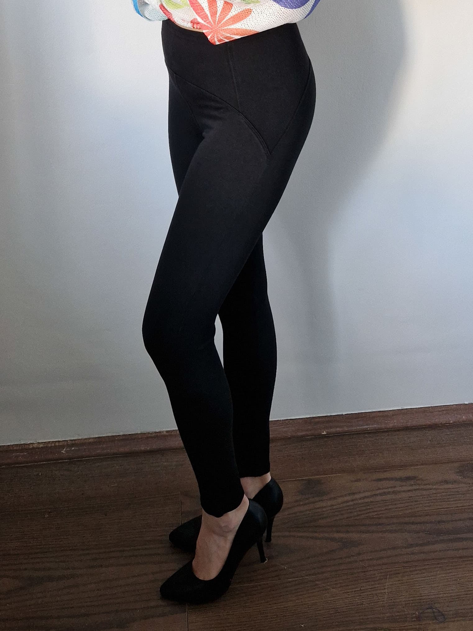 Joy fekete alakformáló farmerhatású push-up leggings fekete varrással