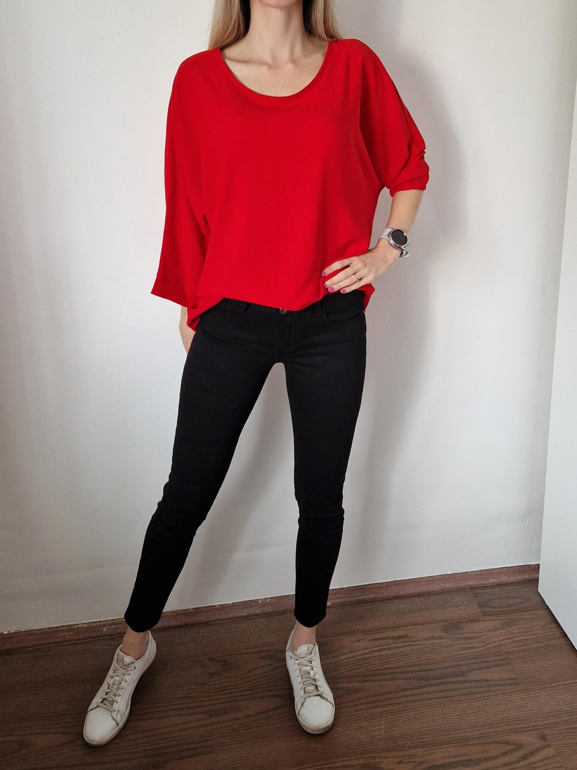 corina-piros-felso-ajandek-nyaklanccal-1