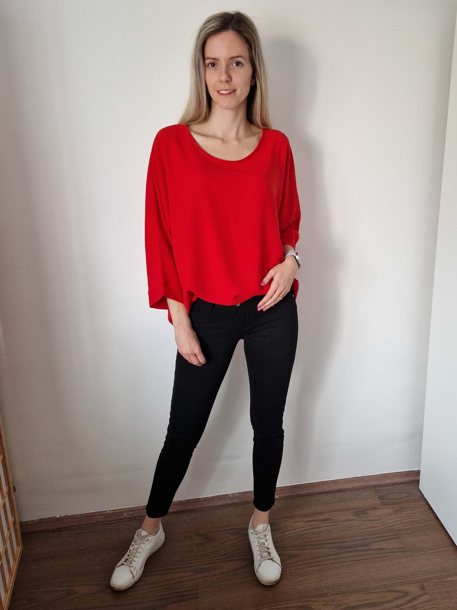 corina-piros-felso-ajandek-nyaklanccal-2