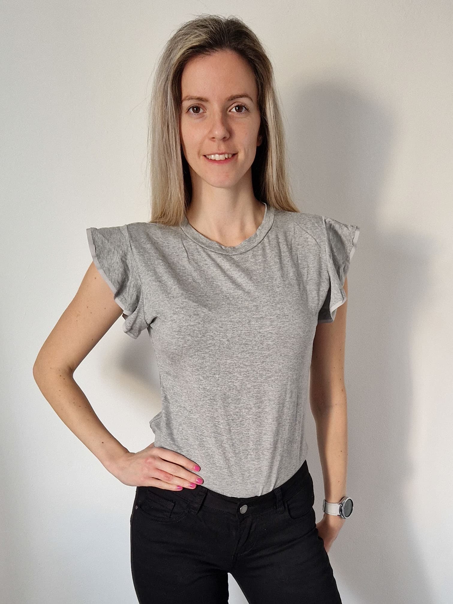 vali-szurke-fodros-vallu-viszkoz-felso-1