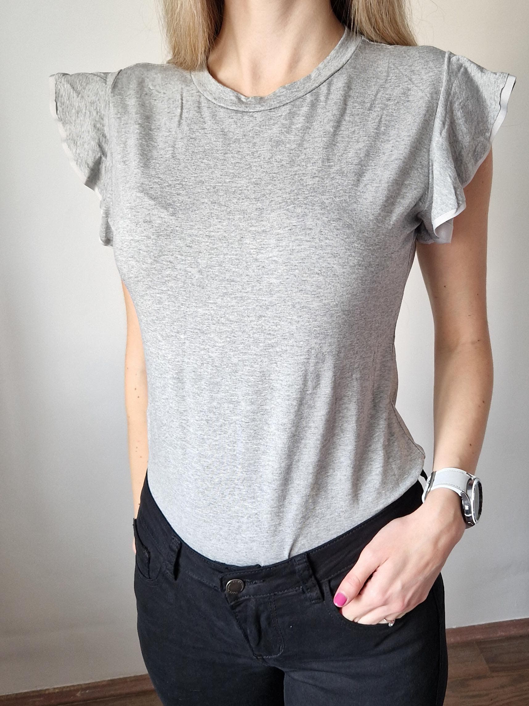 vali-szurke-fodros-vallu-viszkoz-felso-2