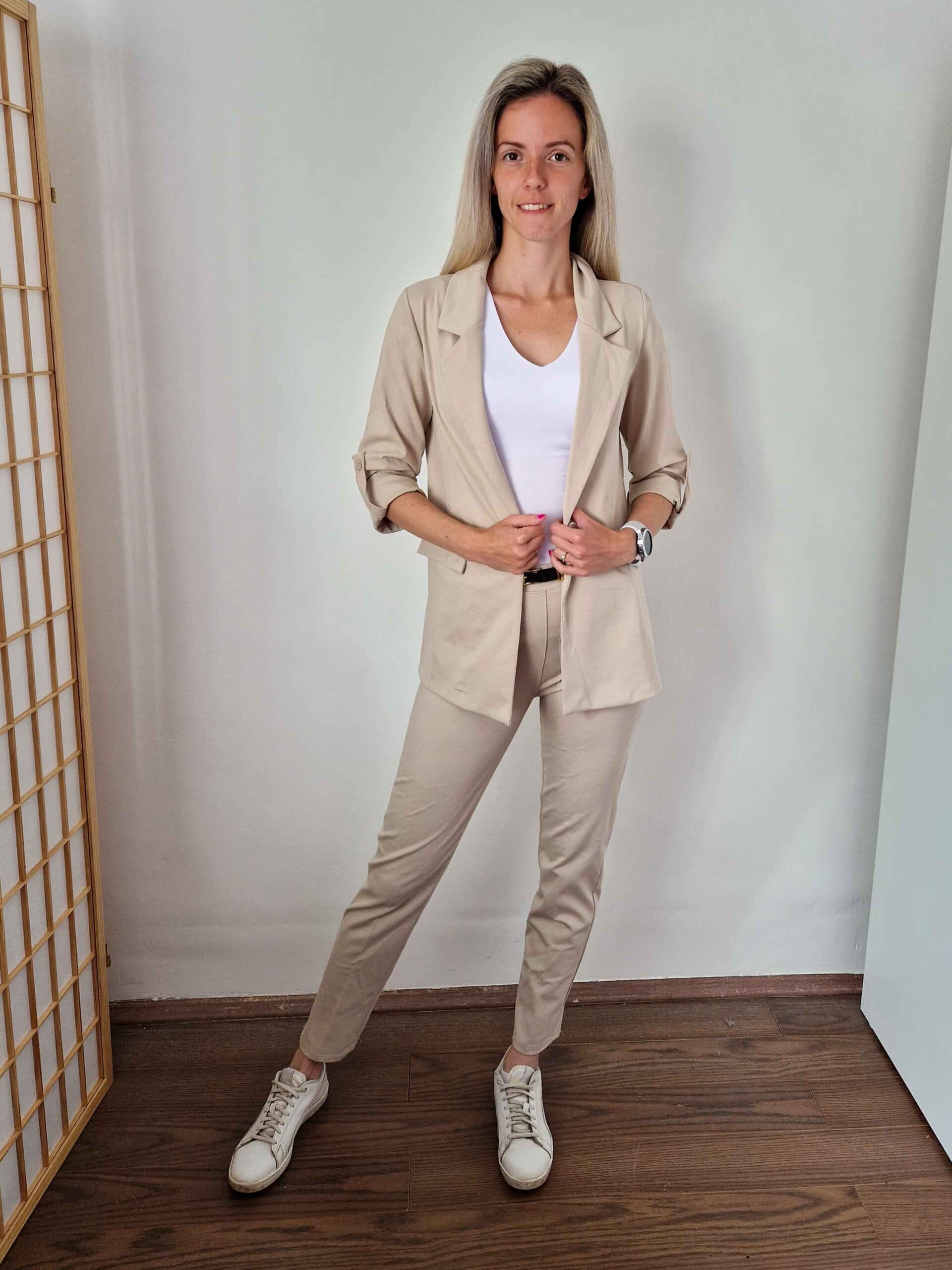 diane-hosszabb-fazonu-elegans-bezs-blezer-felgombolhato-ujjakkal-3