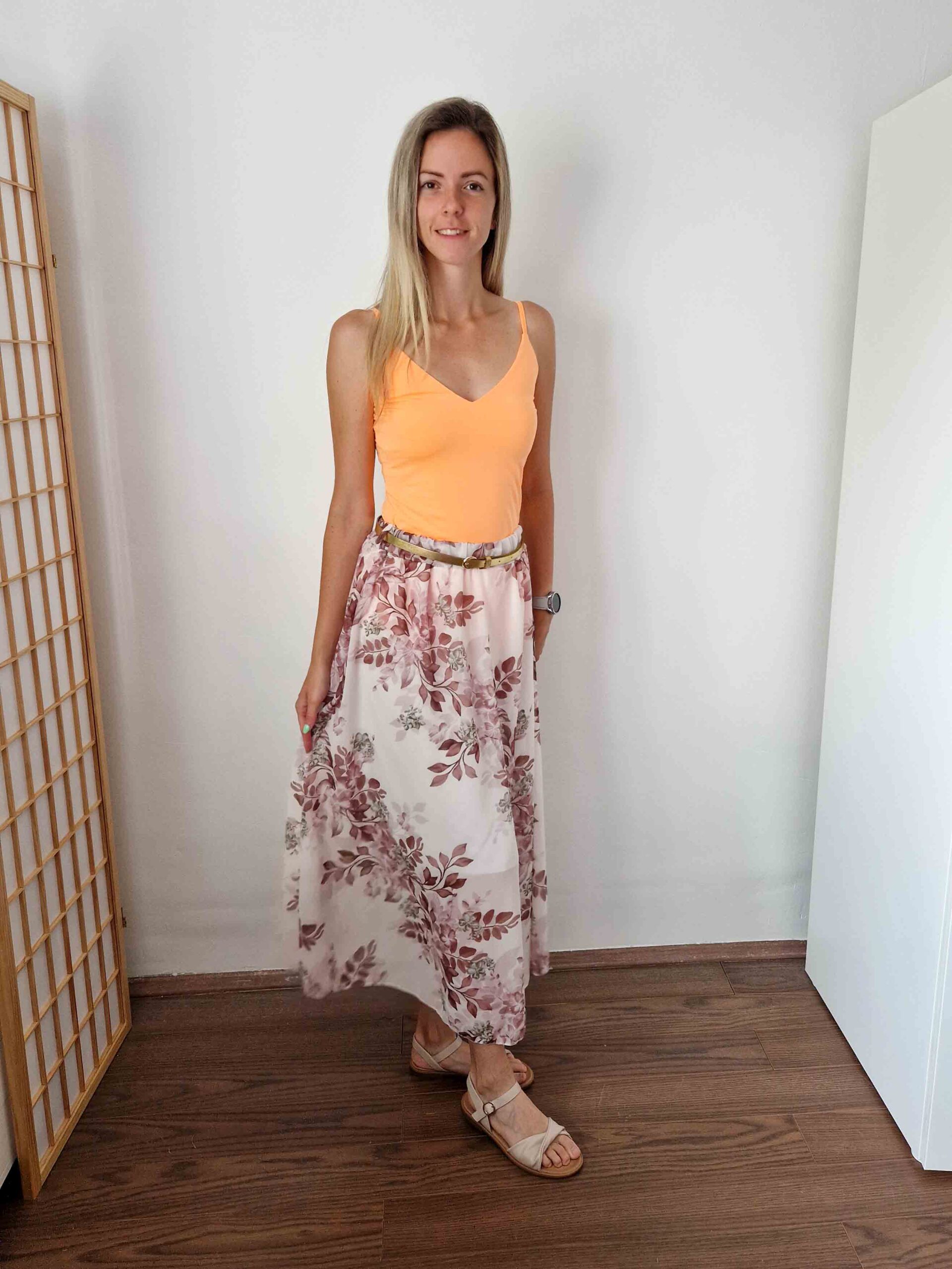 floral-barna-viragmintas-gumis-dereku-szoknya-ovvel-13