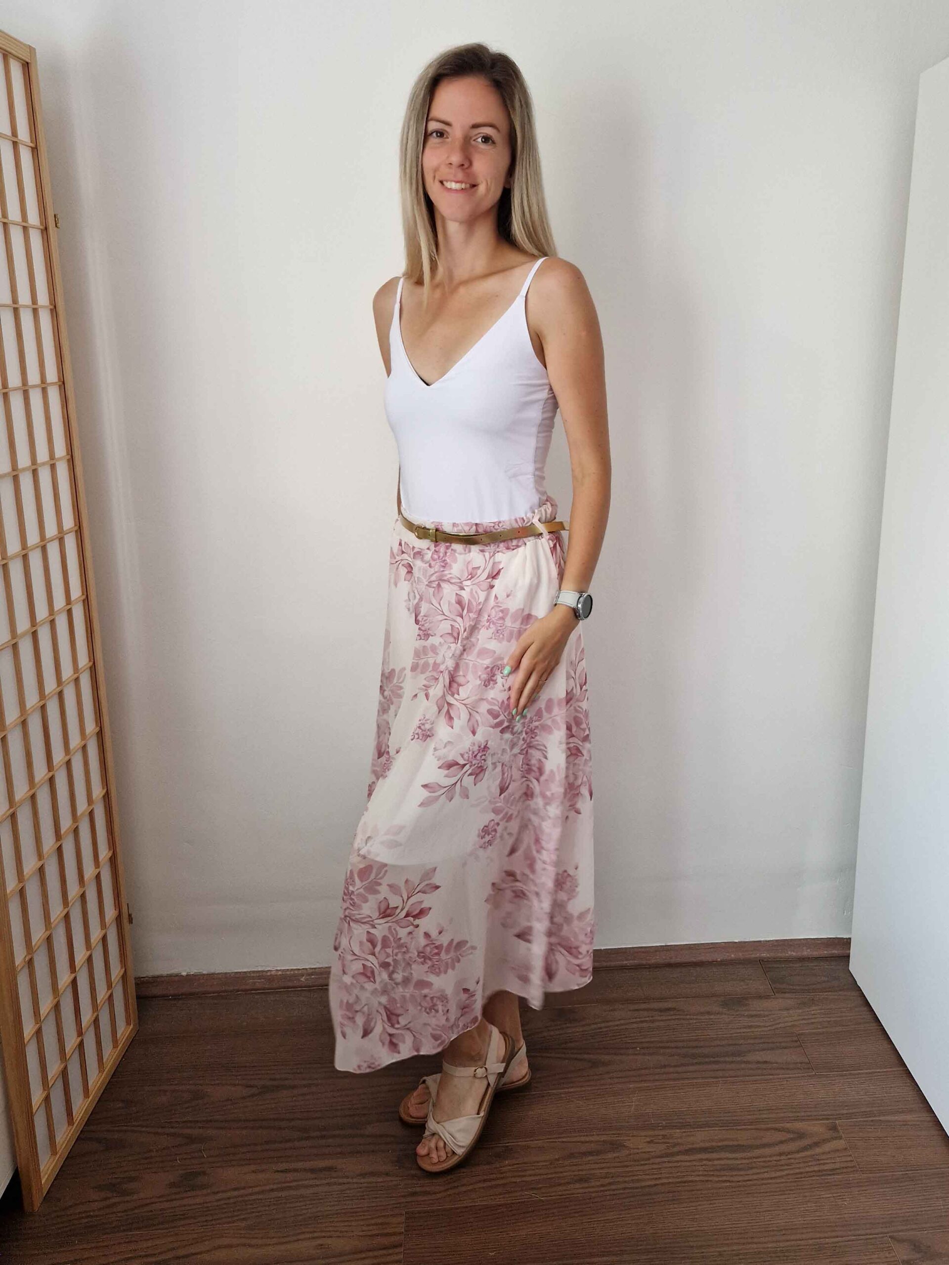 floral-malyva-viragmintas-gumis-dereku-szoknya-ovvel-12