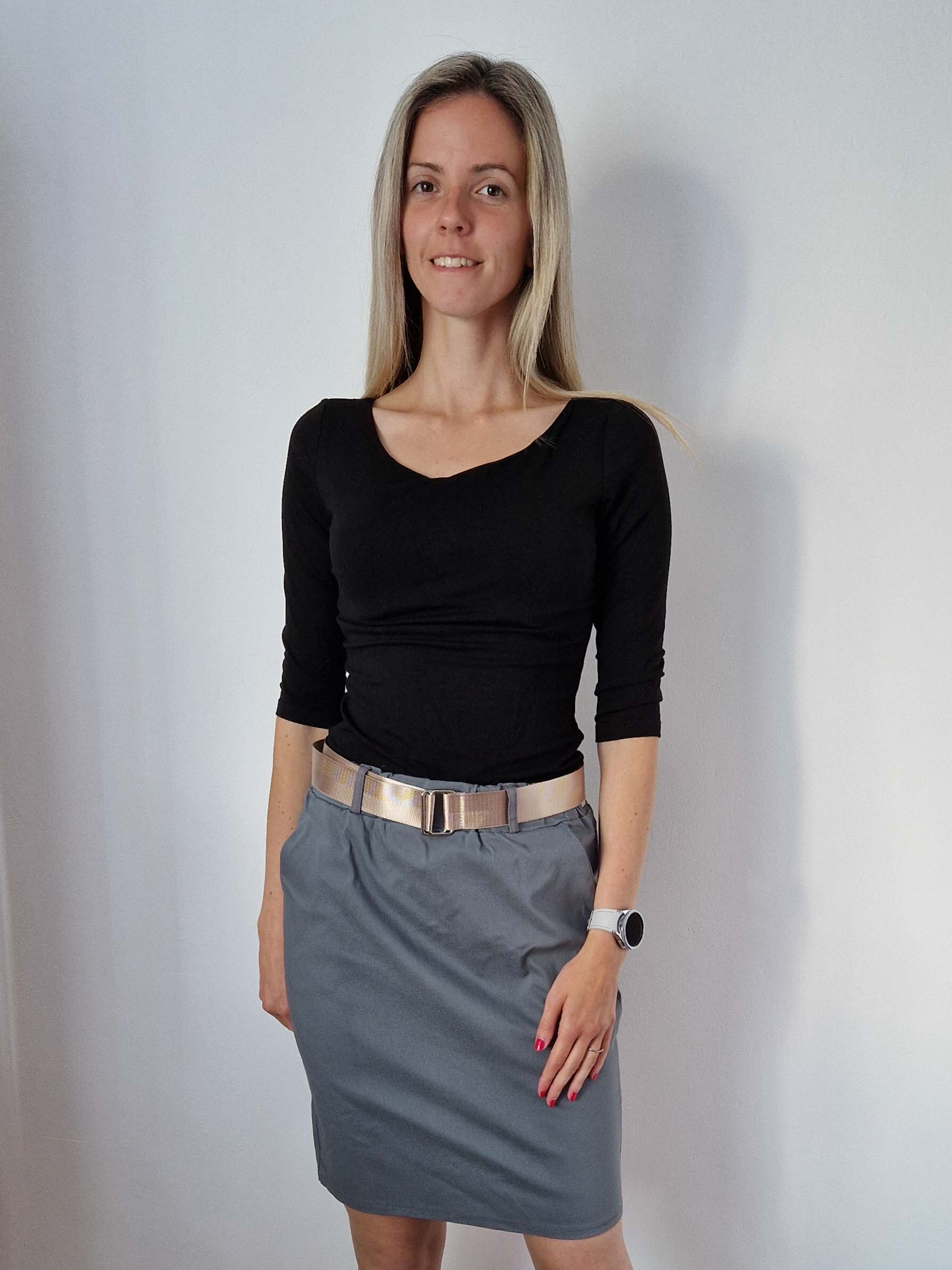 alice-fekete-kereknyaku-felso-haromnegyedes-ujjal-13