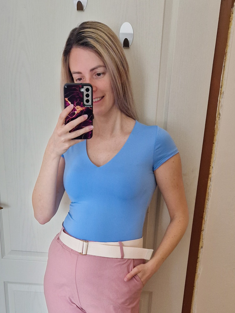 love-jeges-kek-rovid-ujju-v-nyaku-basic-felso-10