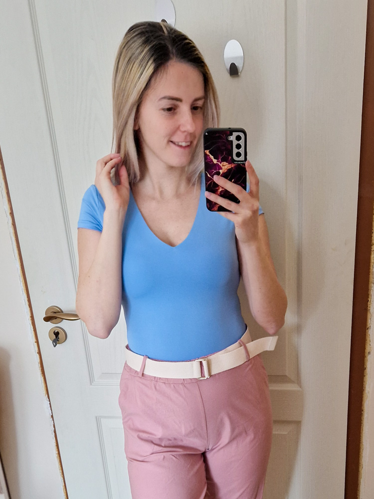 Love jeges kék rövid ujjú V nyakú basic felső