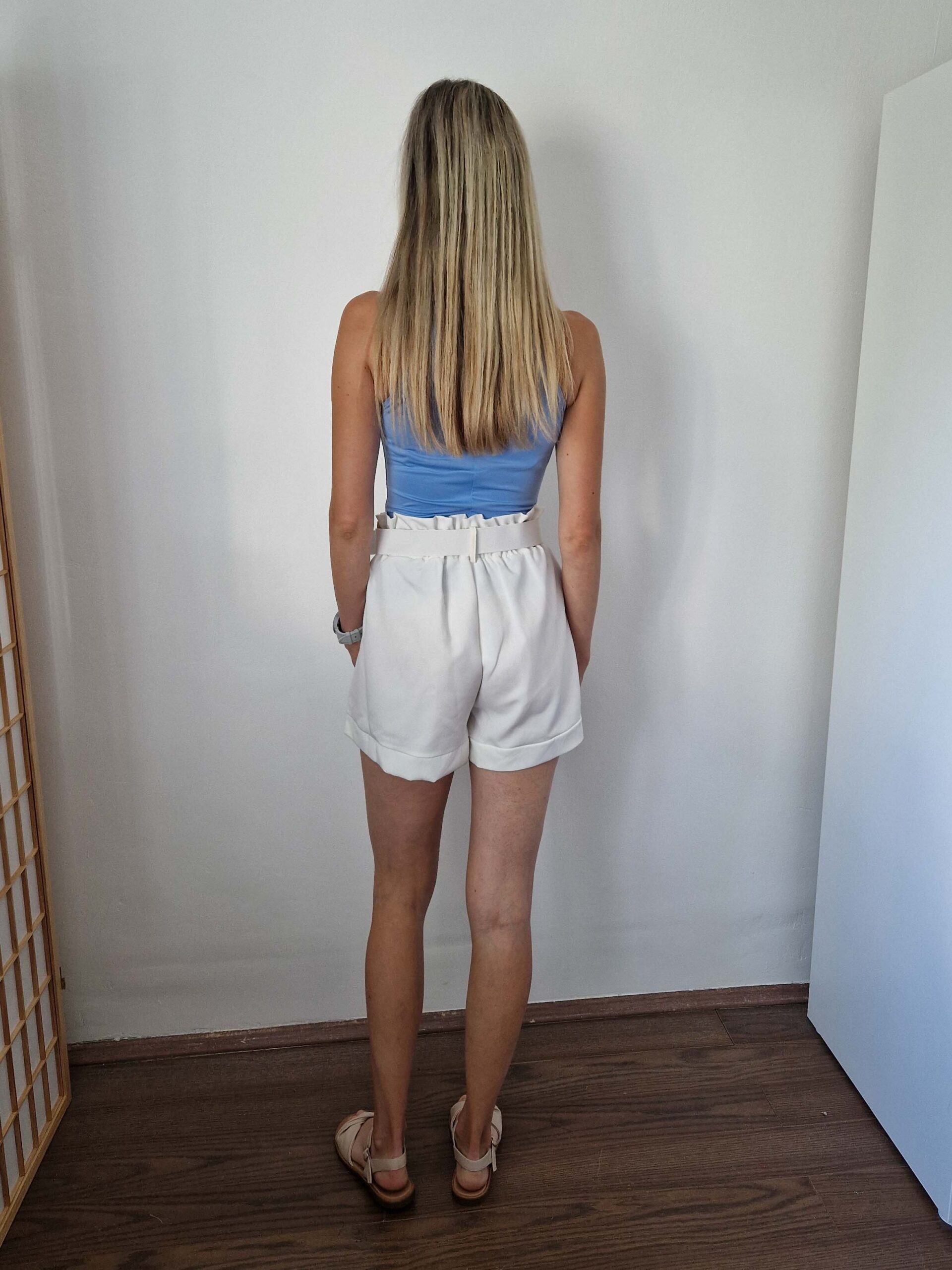 cristina-feher-elegans-rovidnadrag-allithato-ovvel-12