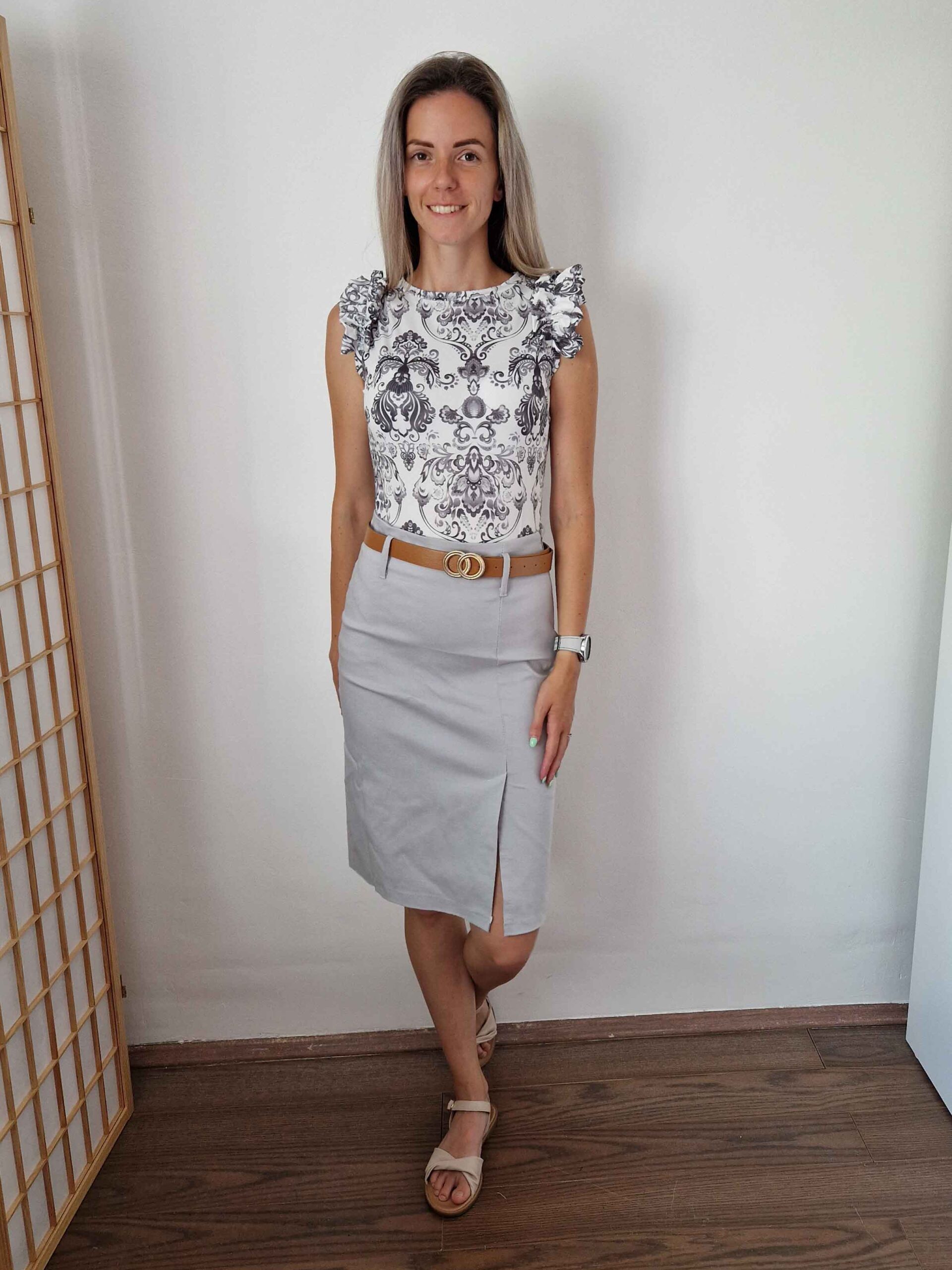 diva-fodros-vallu-feher-alapon-fekete-mintas-elegans-felso-12