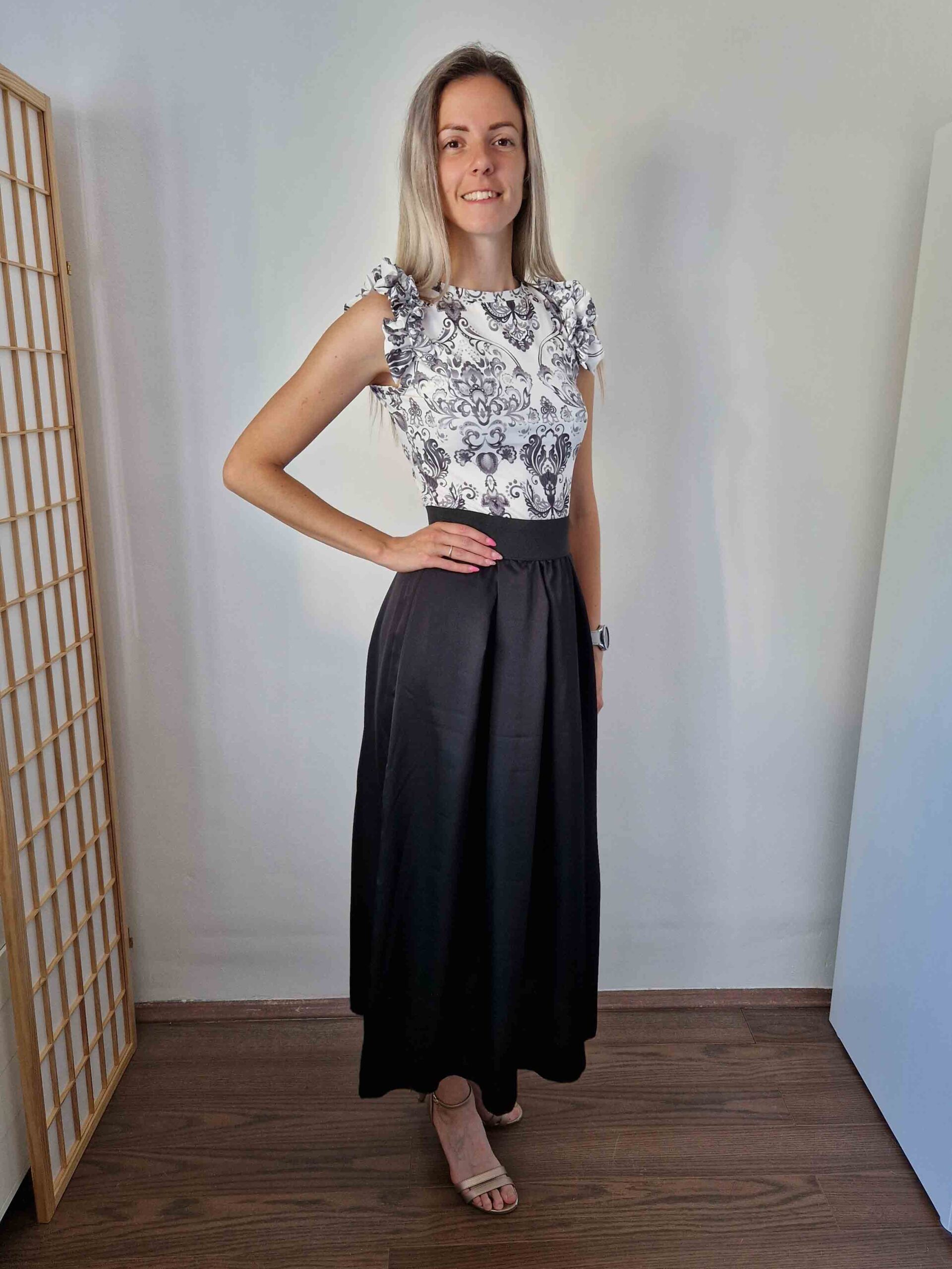 diva-fodros-vallu-feher-alapon-fekete-mintas-elegans-felso-4