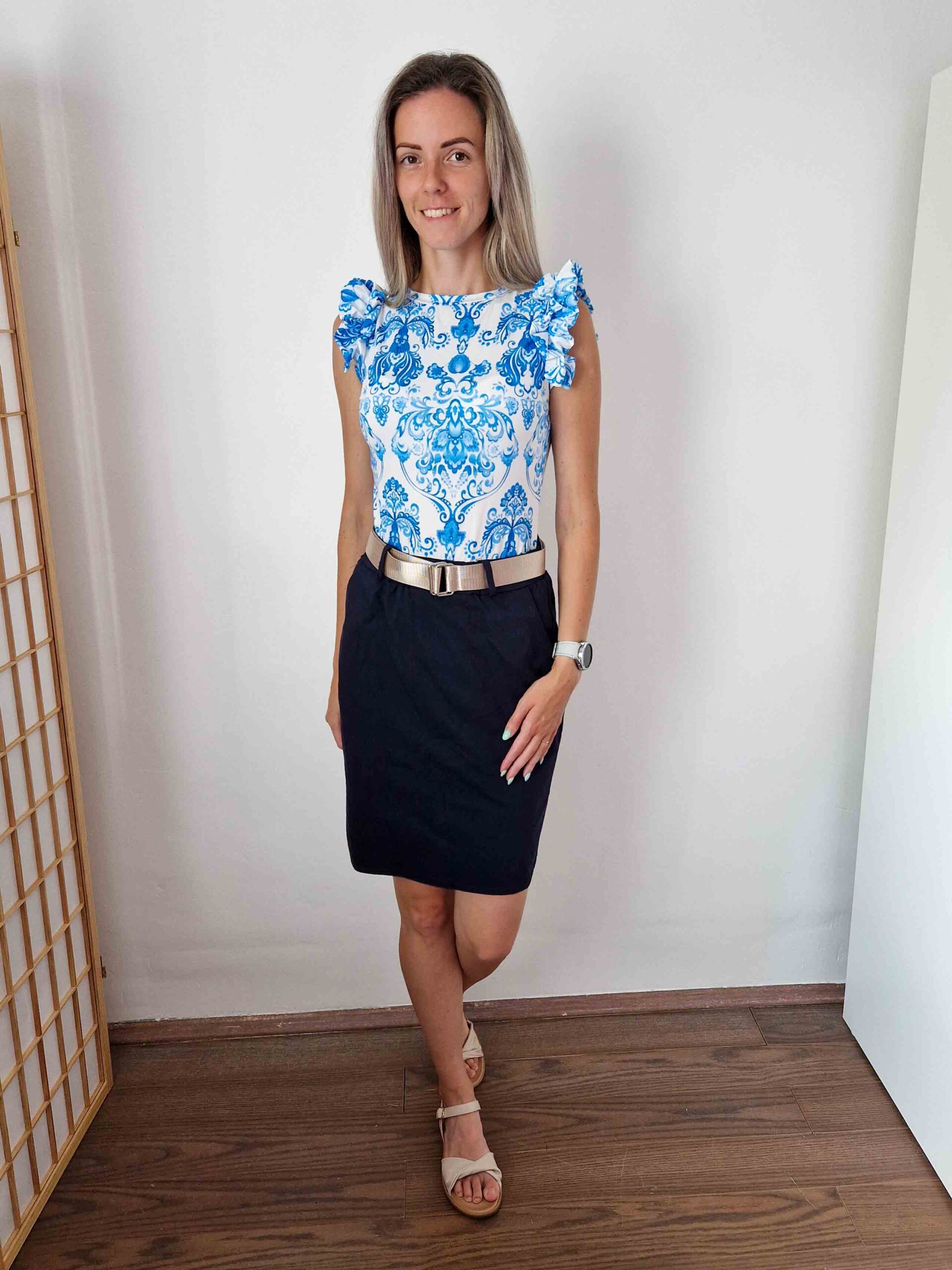 diva-fodros-vallu-feher-alapon-kek-mintas-elegans-felso-12