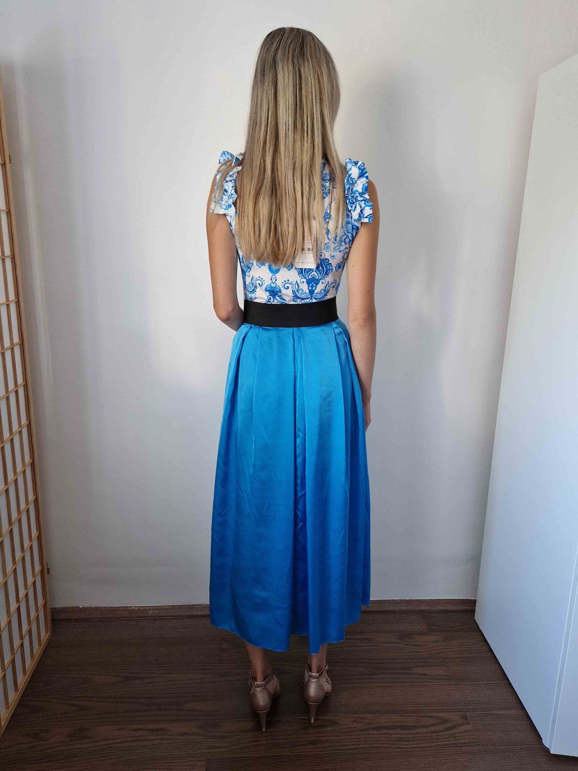 diva-fodros-vallu-feher-alapon-kek-mintas-elegans-felso-4