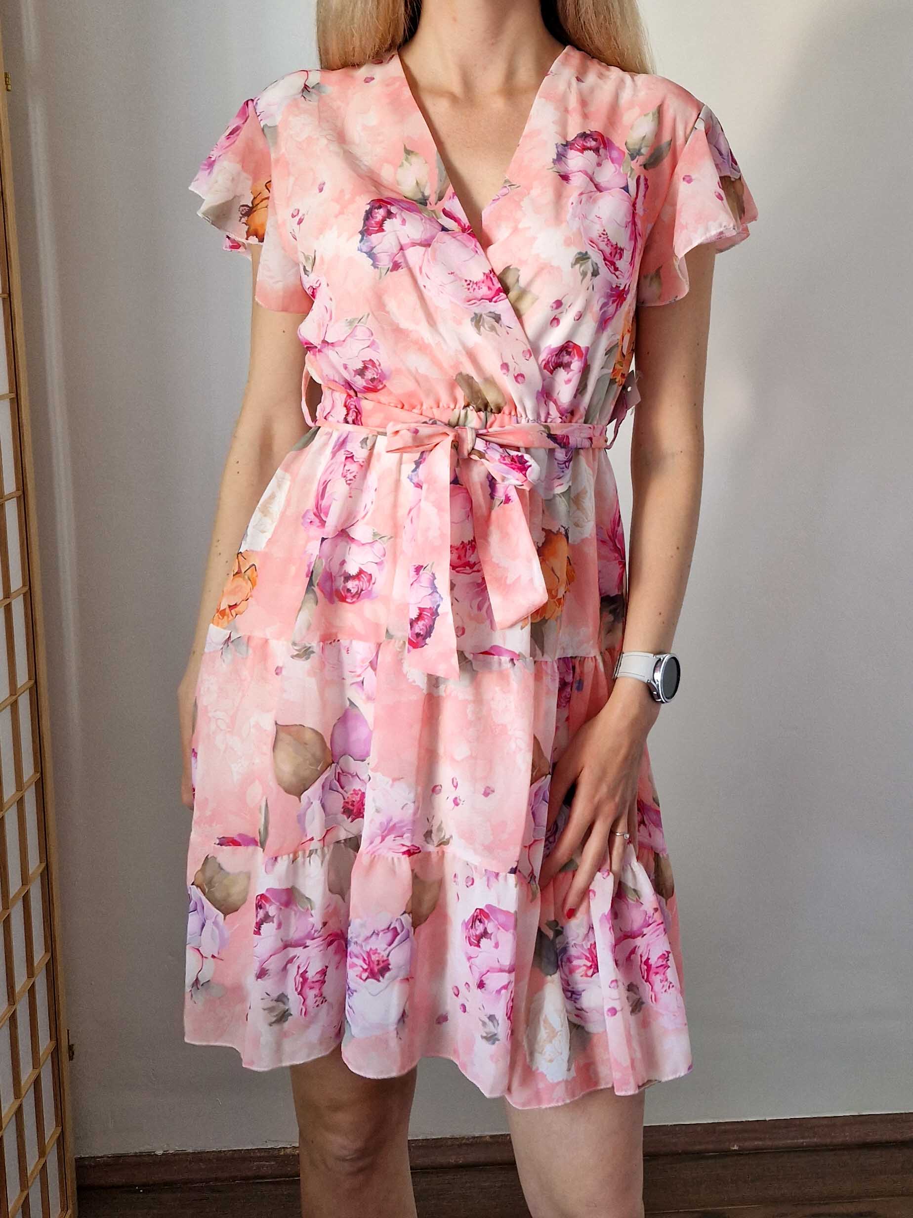 Fiore rózsaszín virágmintás loknis alkalmi ruha