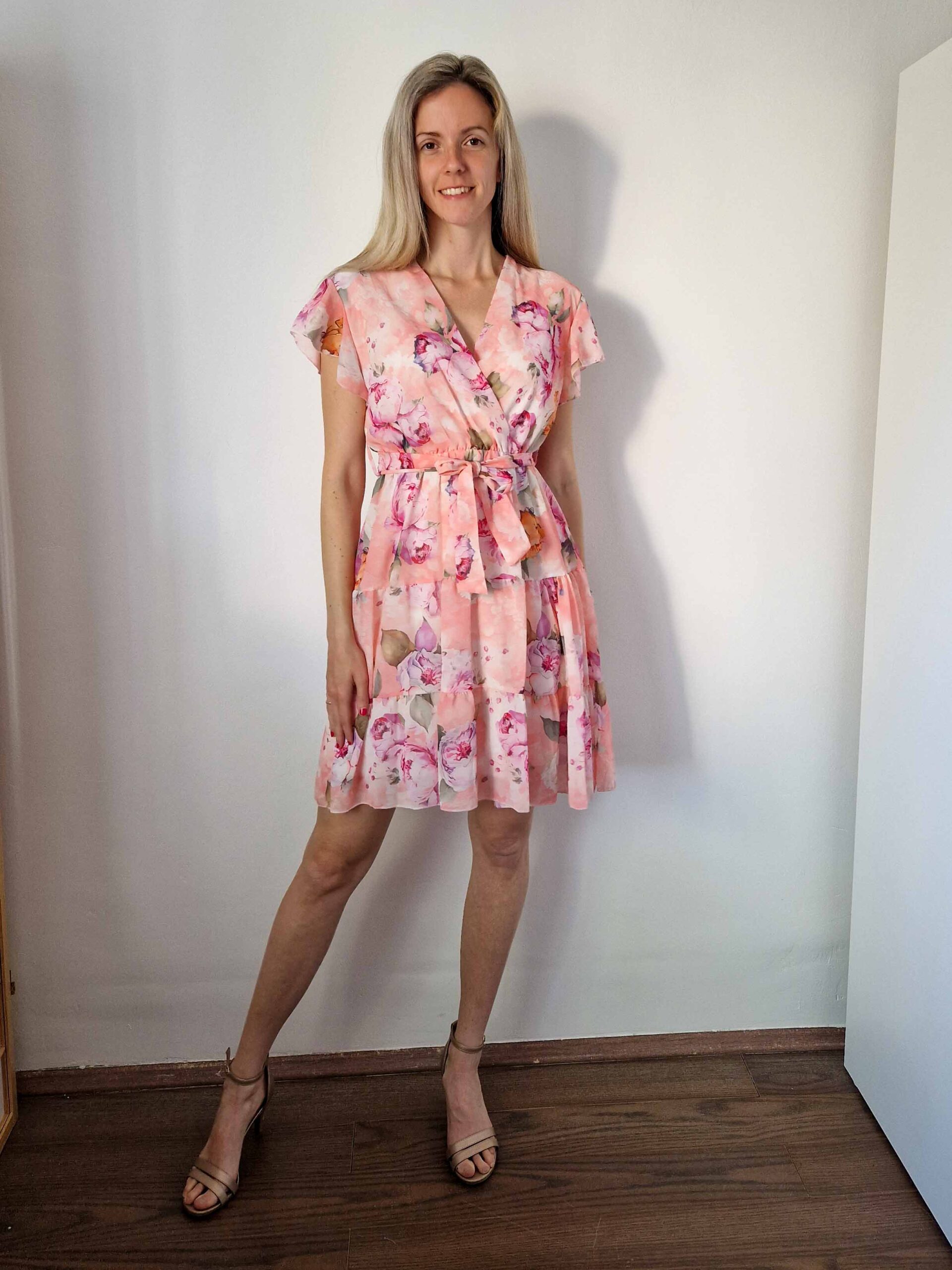 Fiore rózsaszín virágmintás loknis alkalmi ruha