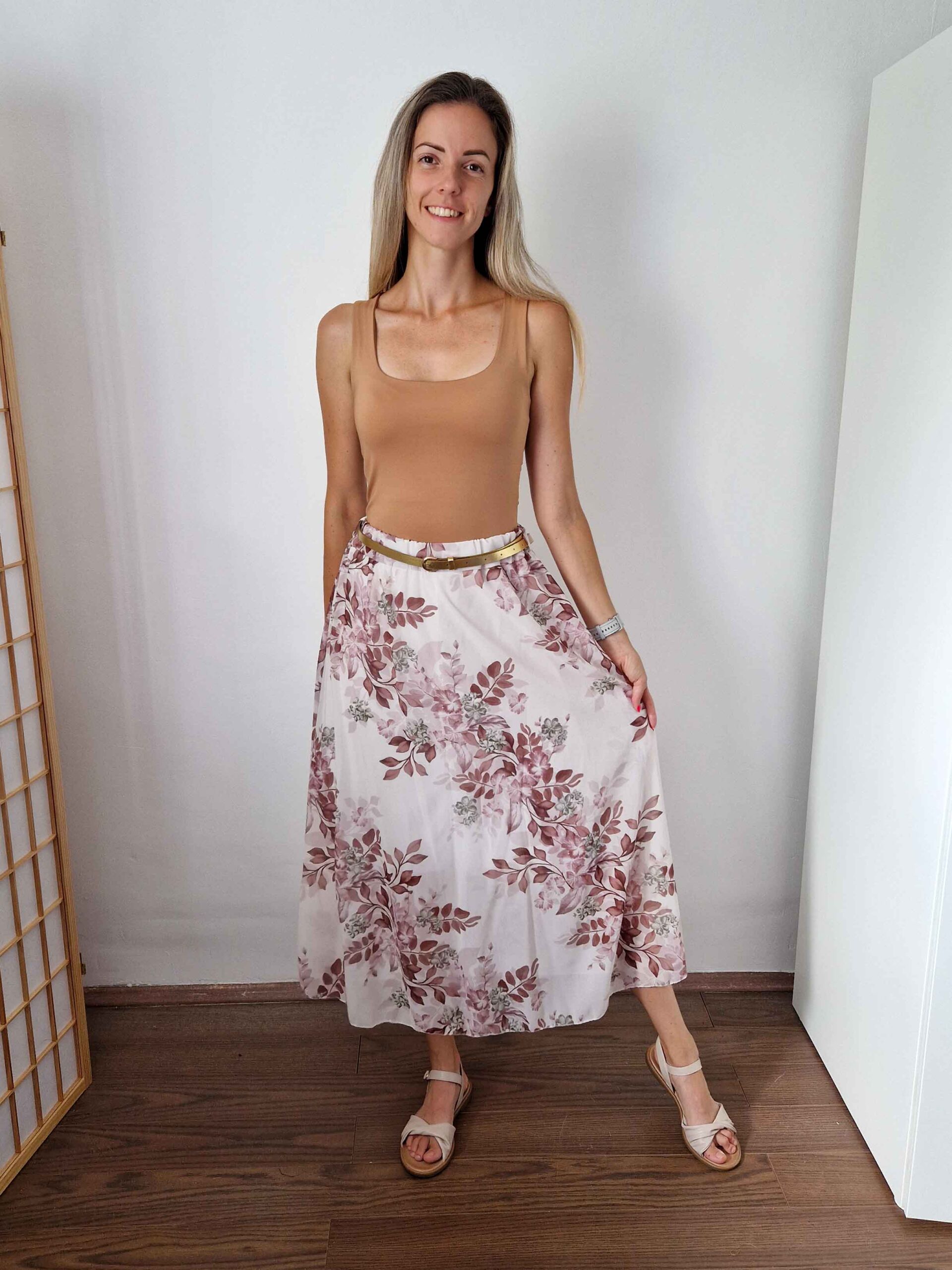 floral-barna-viragmintas-gumis-dereku-szoknya-ovvel-23