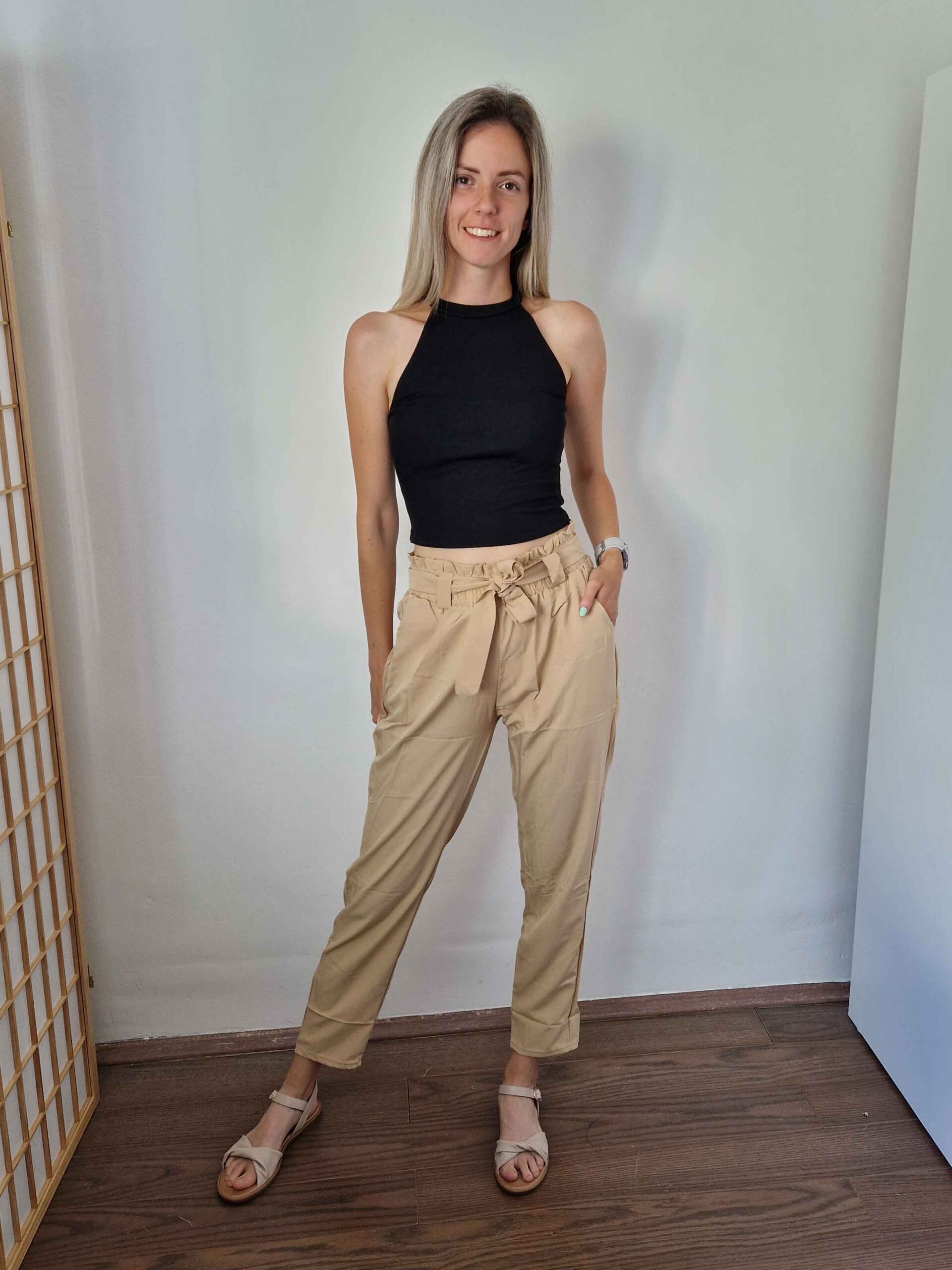 Kate halter nyakú fekete crop top bordázott anyagból