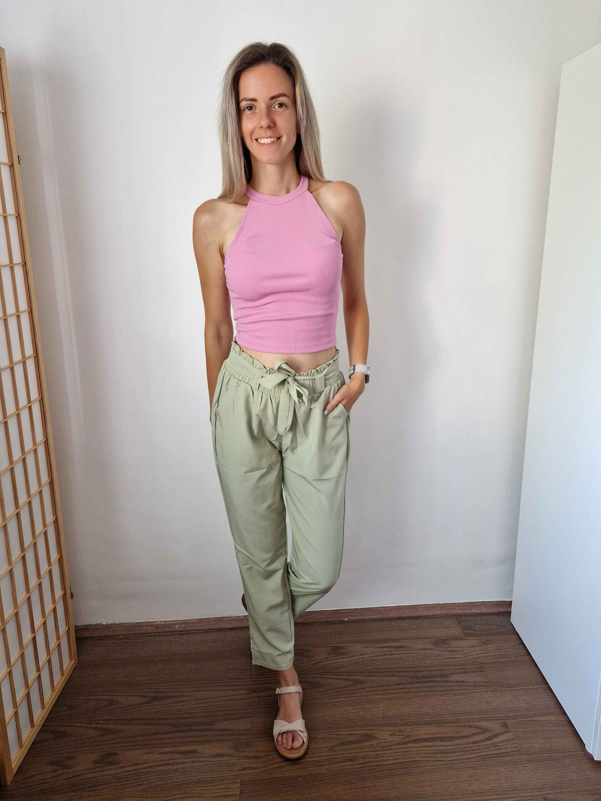 Kate halter nyakú rózsaszín crop top bordázott anyagból – XS-M méret