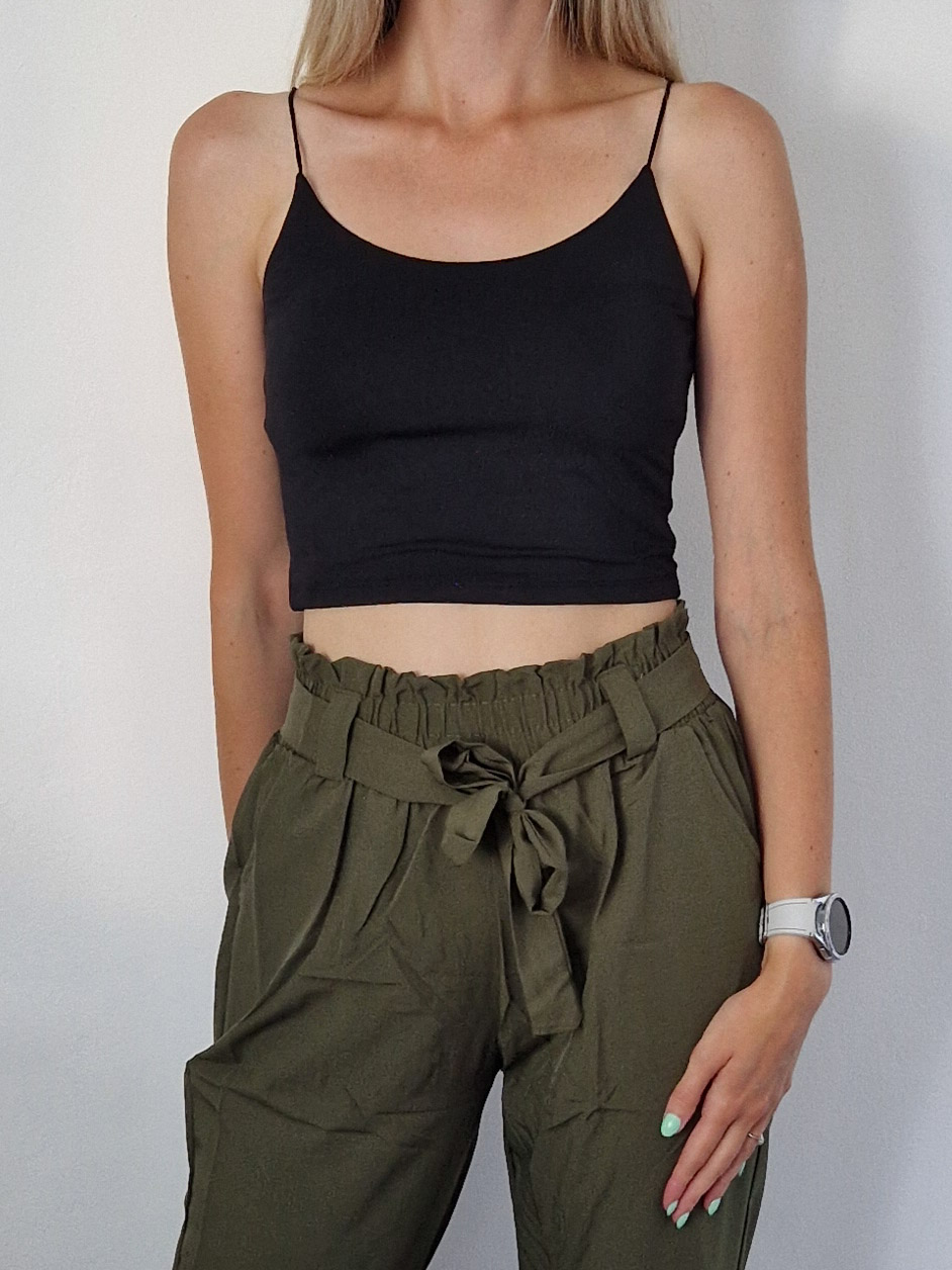 Regina kereknyakú spagettipántos basic fekete crop top