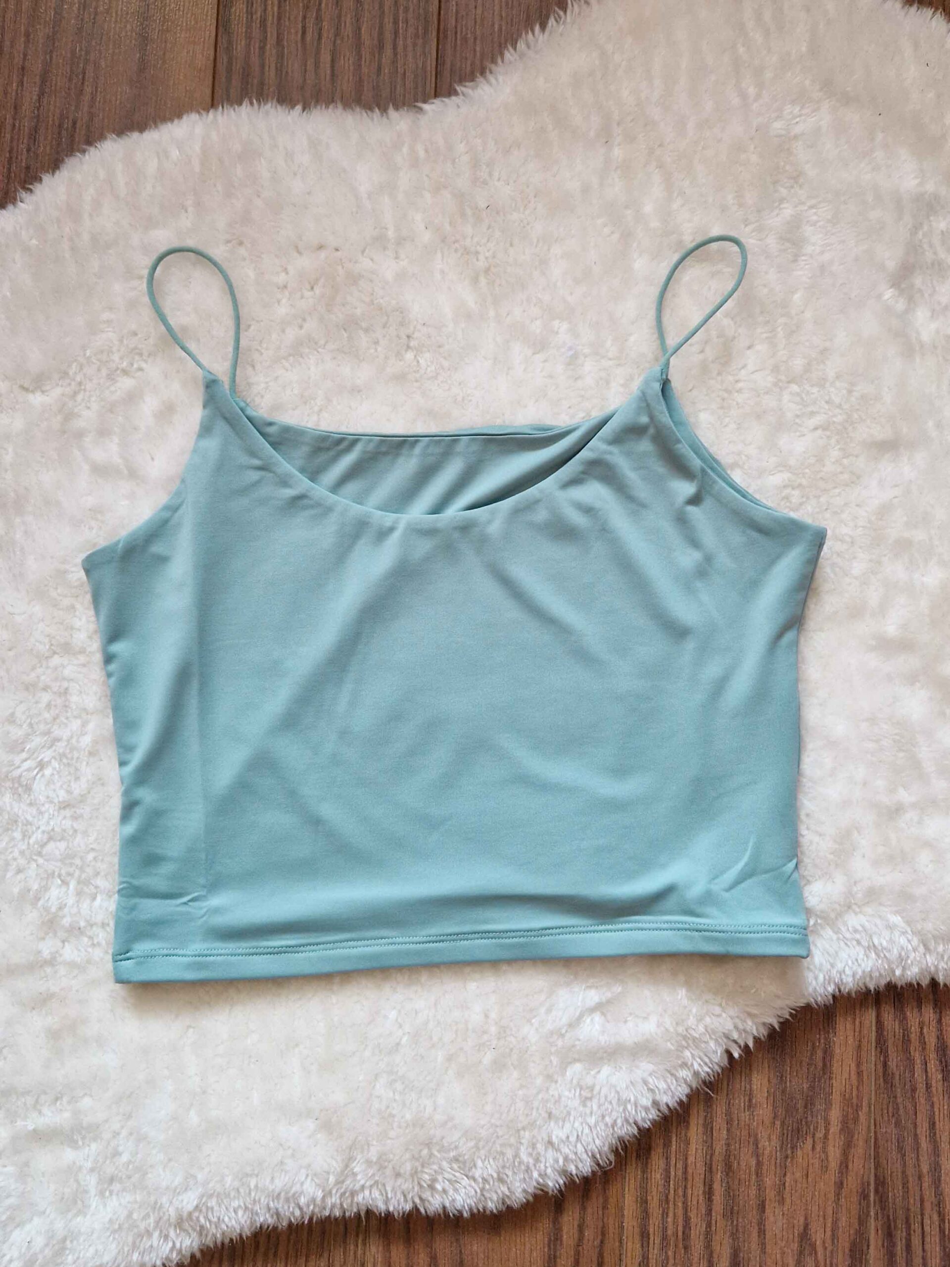 regina-oliva-zold-spagettipantos-crop-top-11