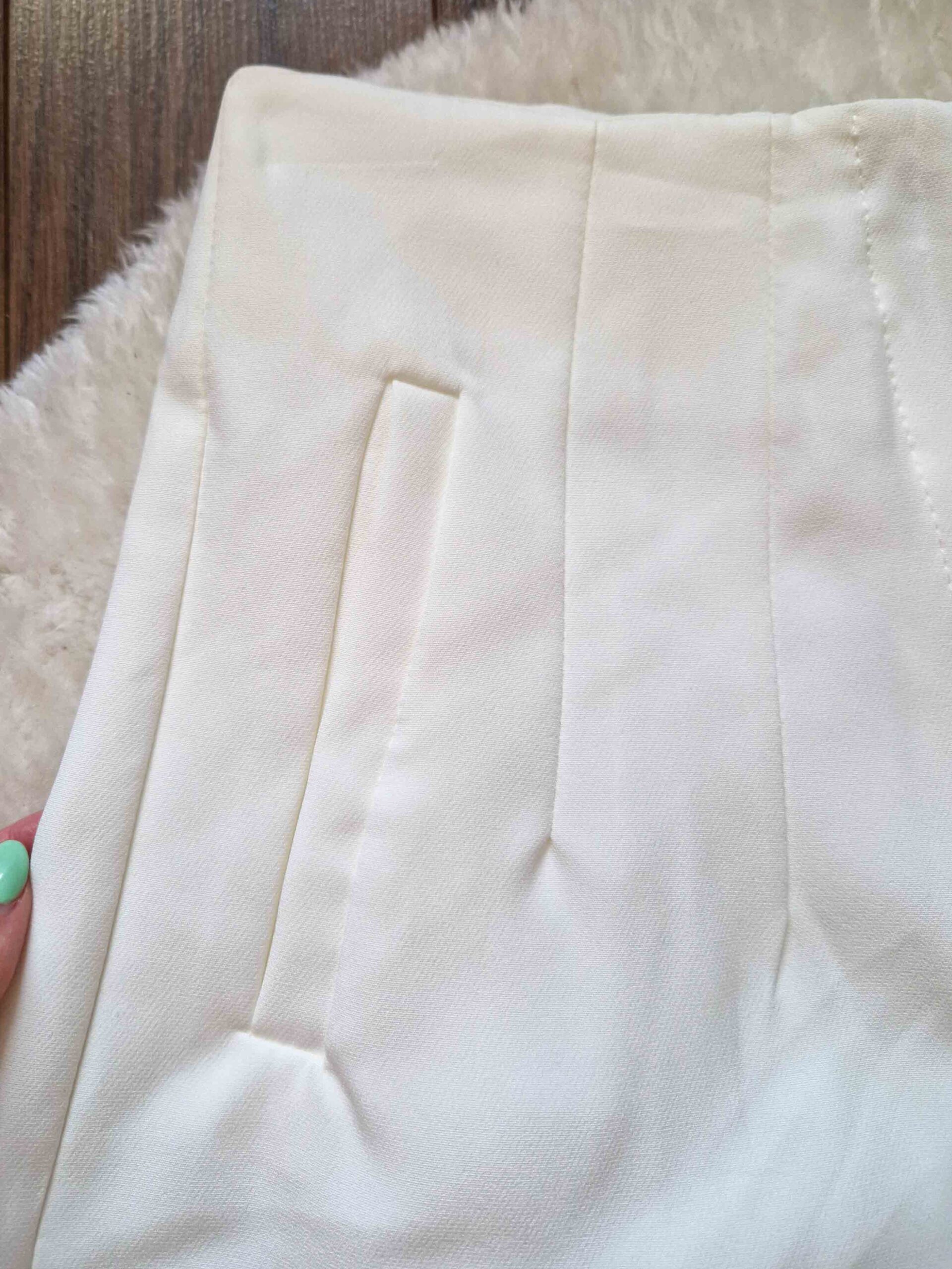 sally-feher-elegans-rovidnadrag-13