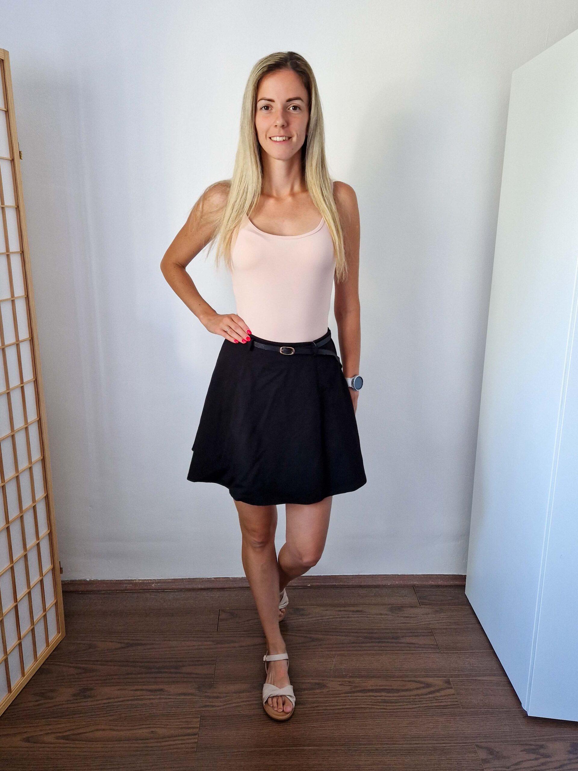 Simple kereknyakú basic púder top állítható pánttal