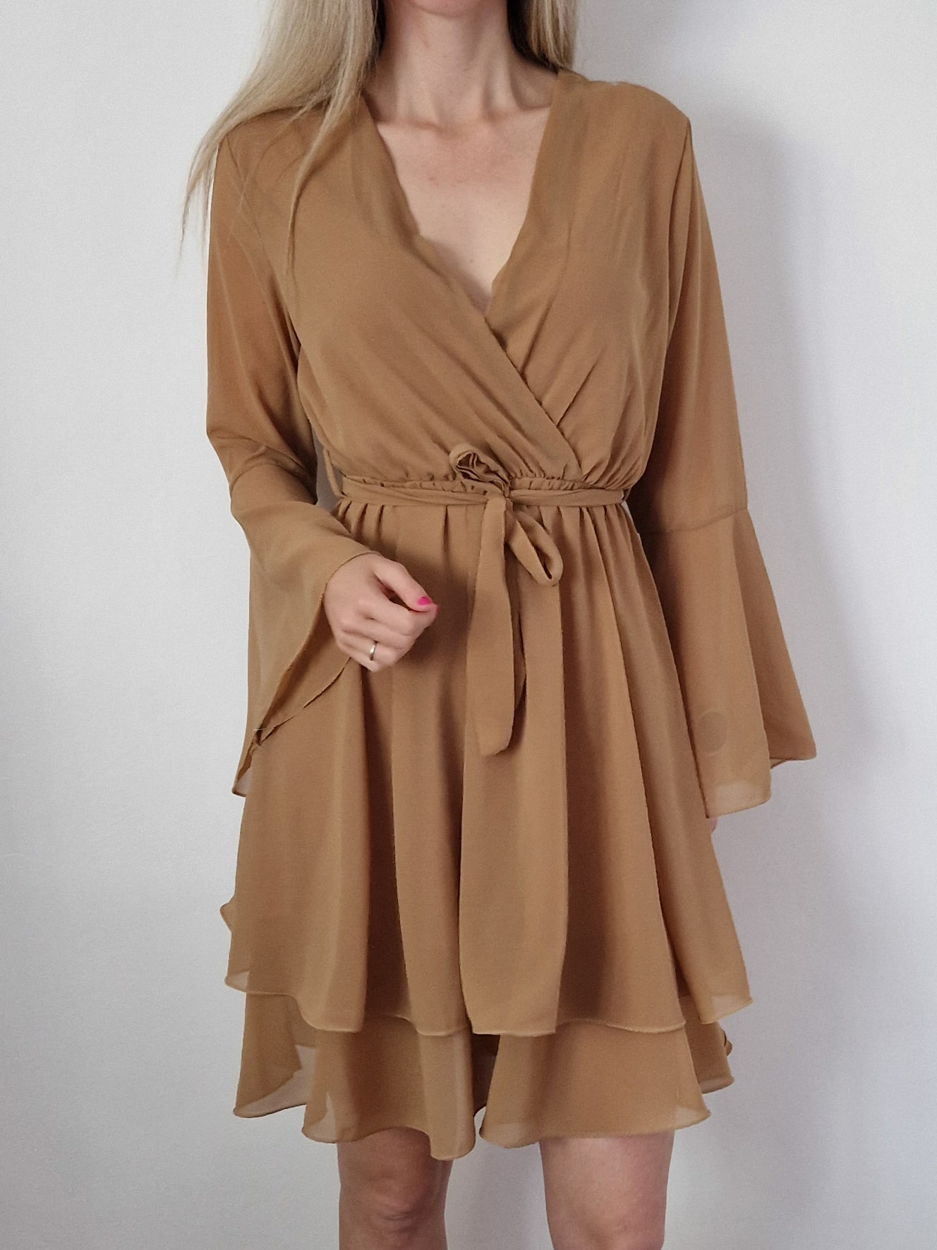 Sogno Karamell Ölelés barna harangujjú loknis chiffon alkalmi ruha