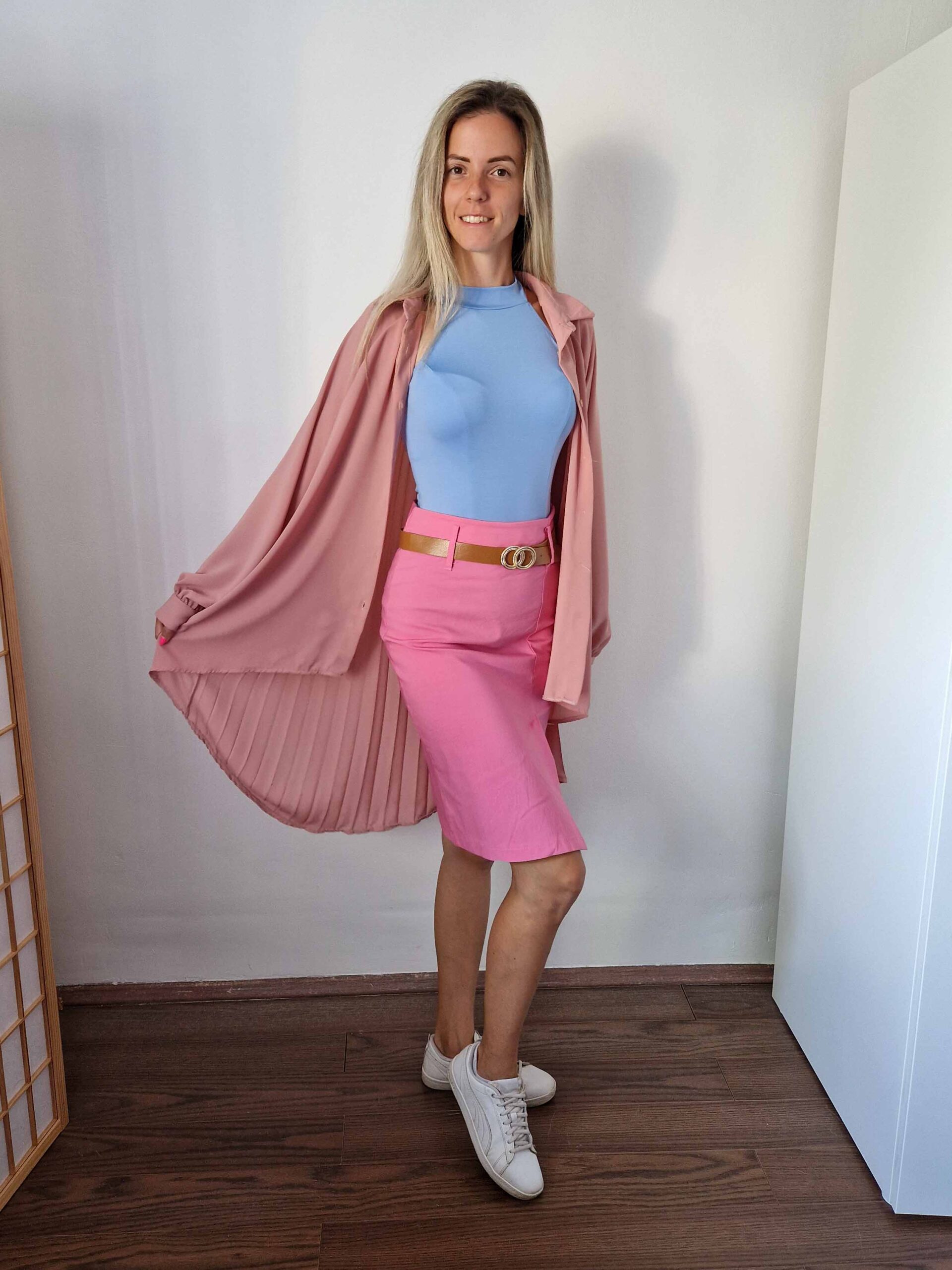 Betti elegáns rózsaszín sliccelt ceruzaszoknya övvel