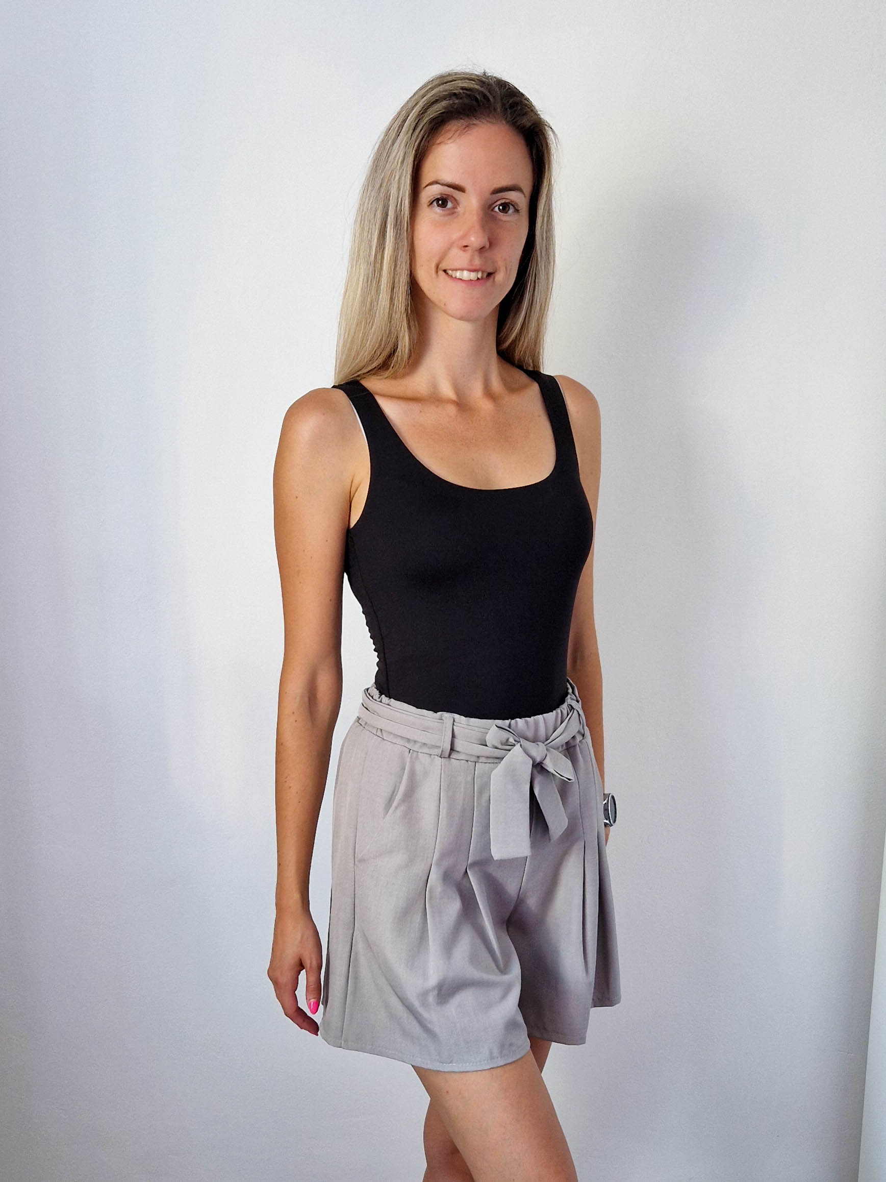 Nola fekete kerek nyakú ujjatlan basic felső