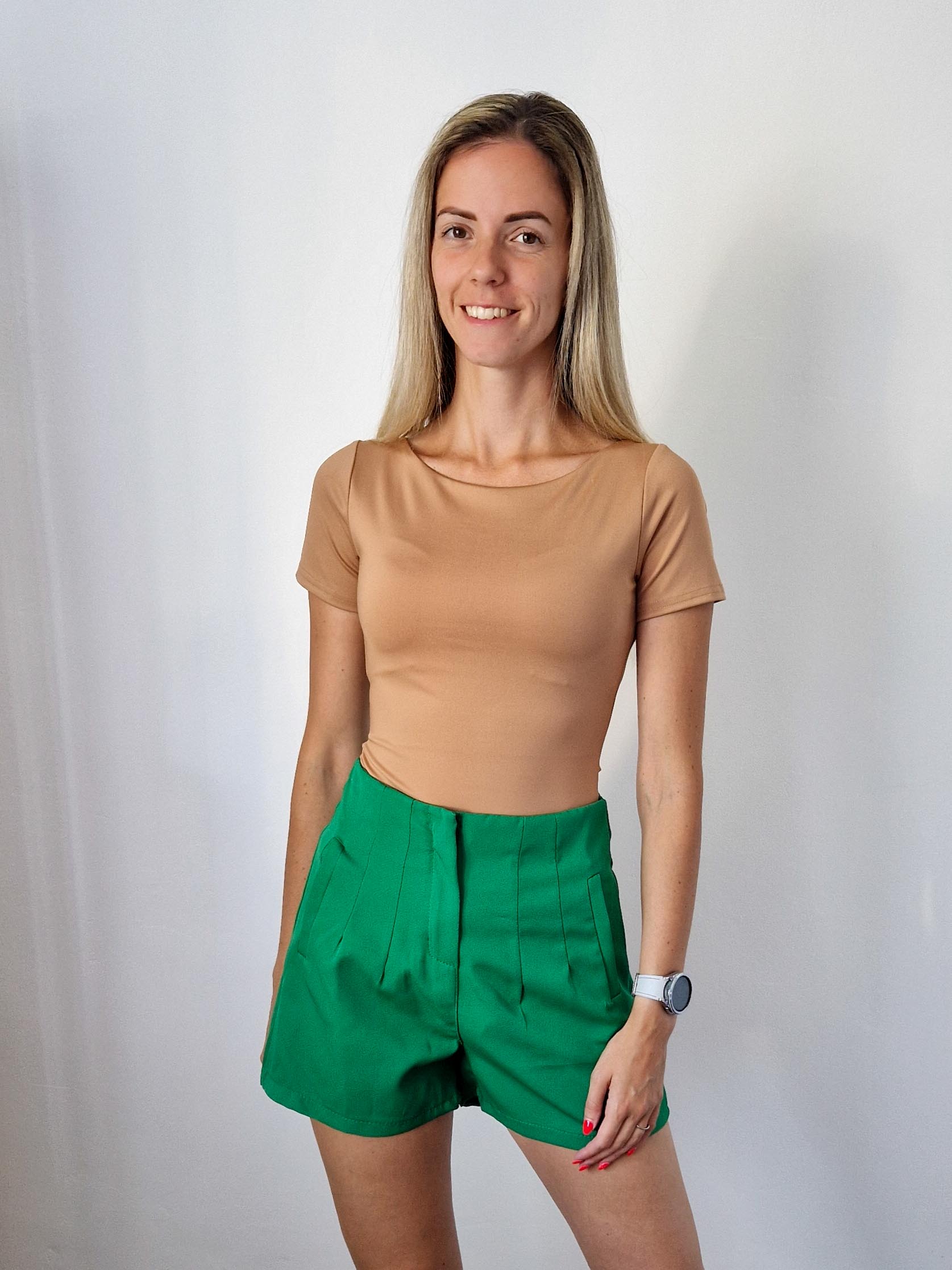 Csenge barna kerek nyakú rövidujjú body