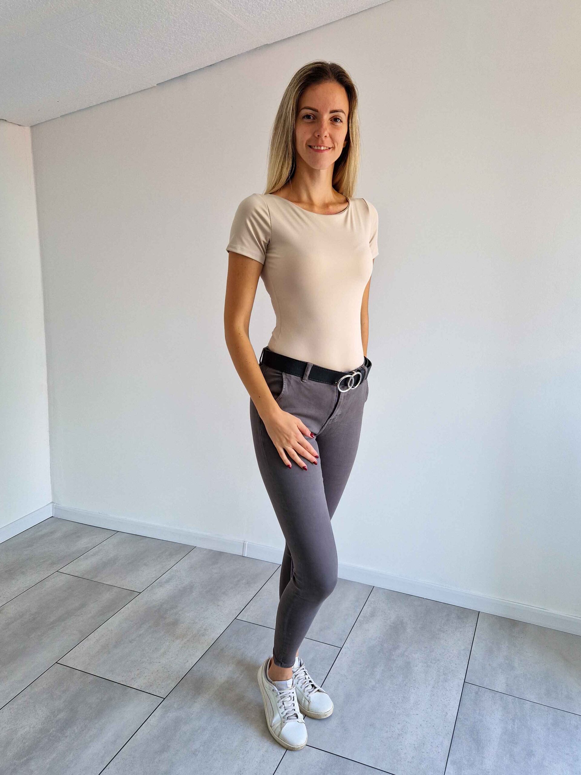 Csenge bézs kerek nyakú rövidujjú body