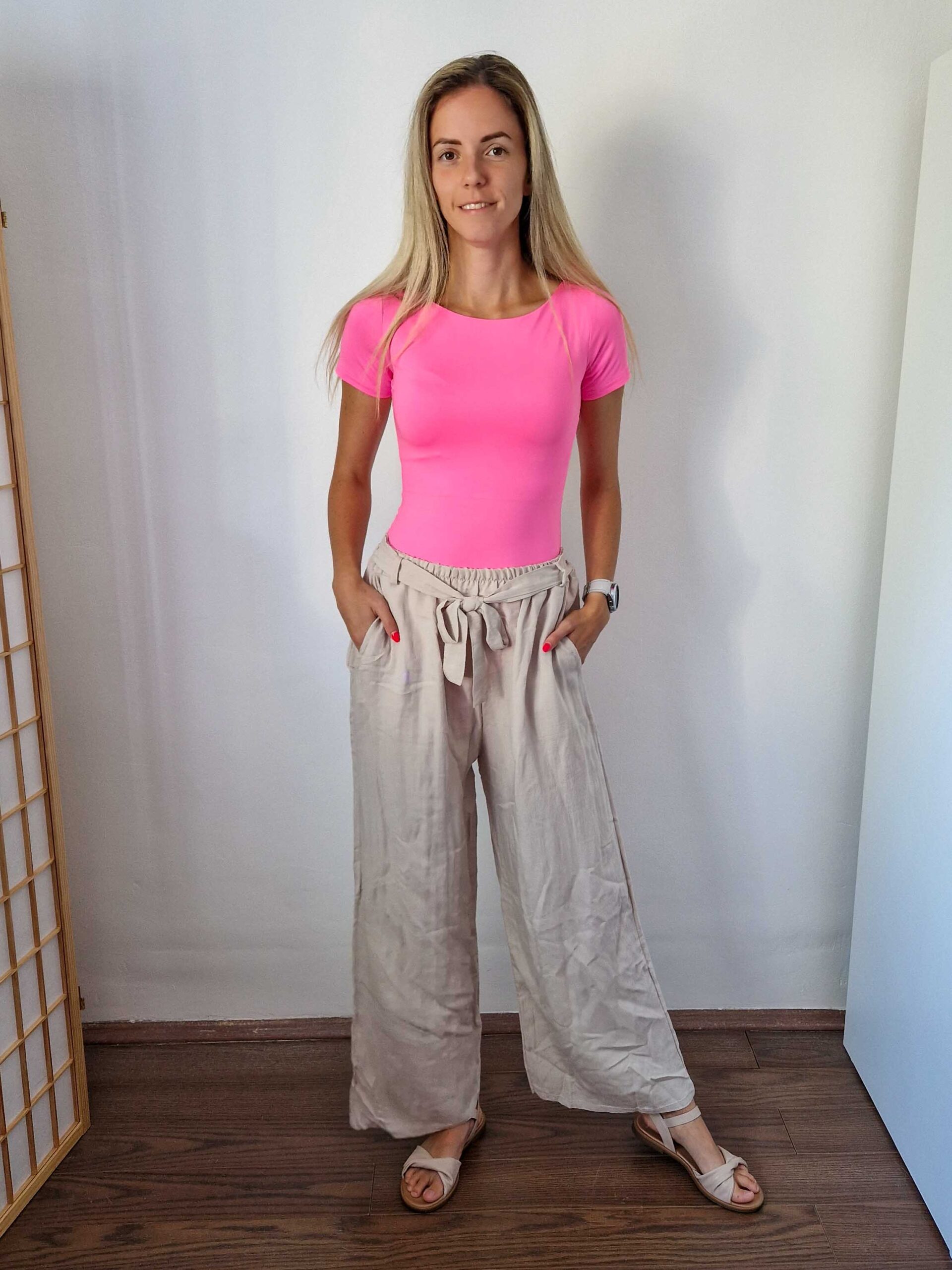 csenge-neon-pink-kerek-nyaku-rovidujju-body-2